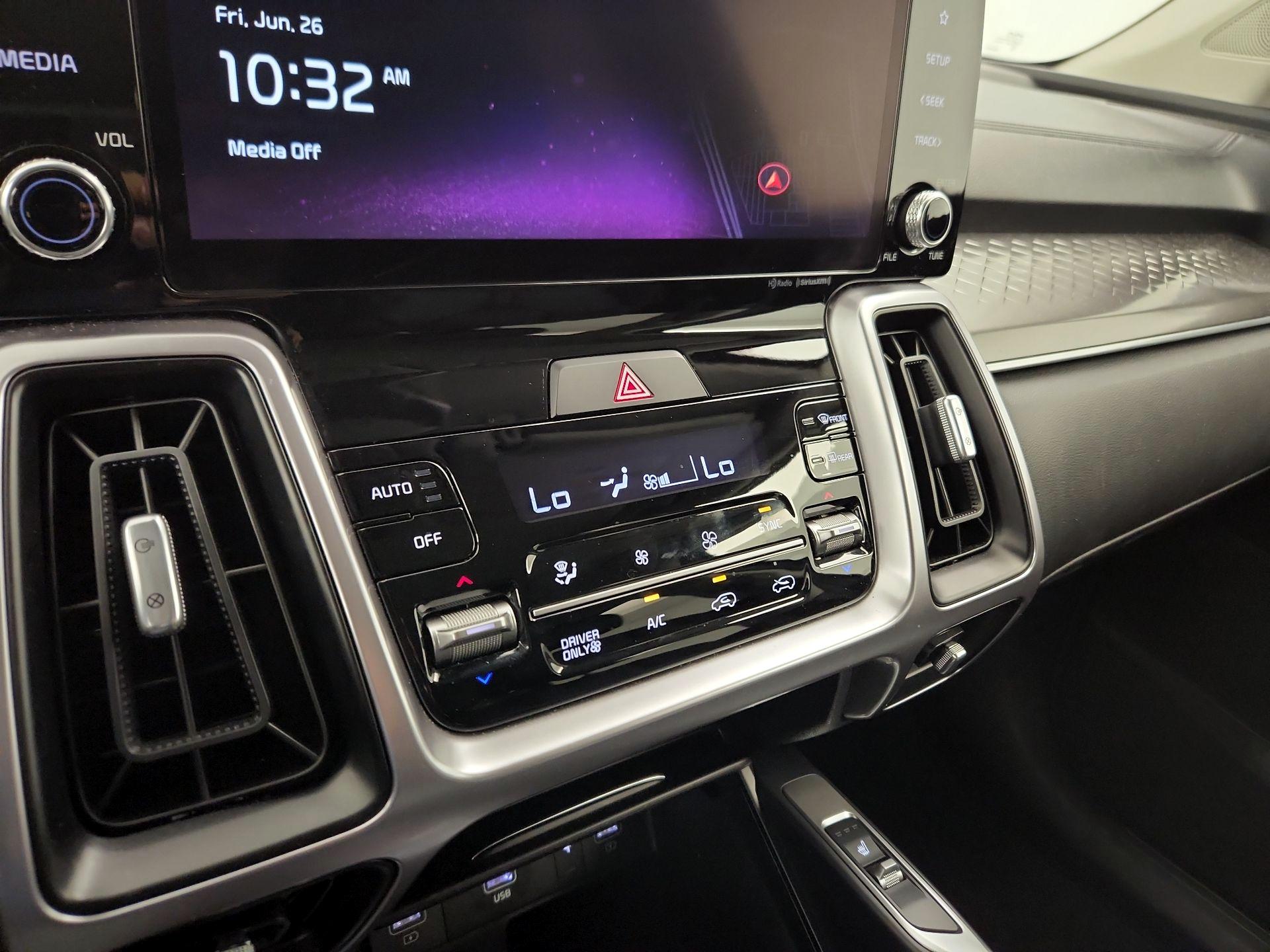 Thumbnail: 2023 Kia Sorento - 16