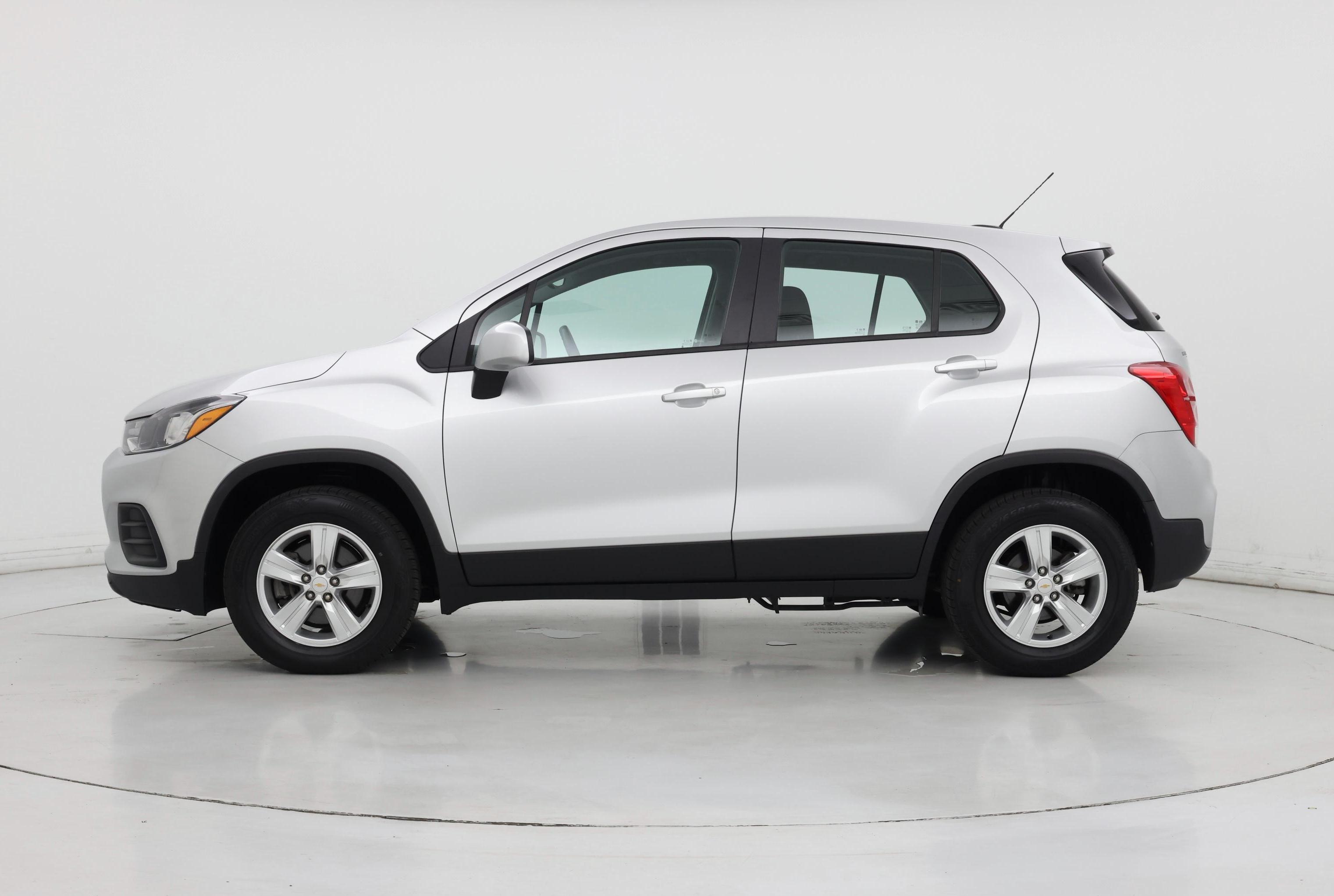 Thumbnail: 2018 Chevrolet Trax - 3