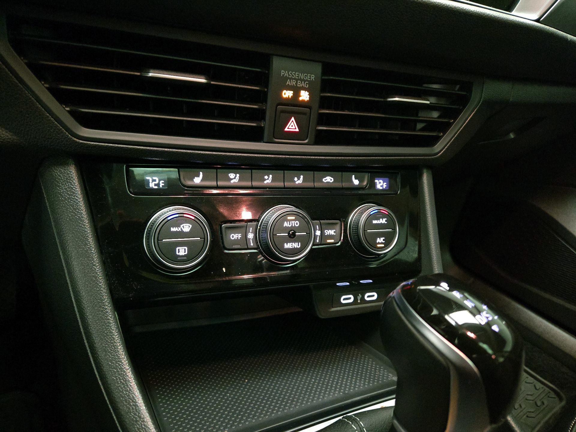 Thumbnail: 2024 Volkswagen Jetta - 16