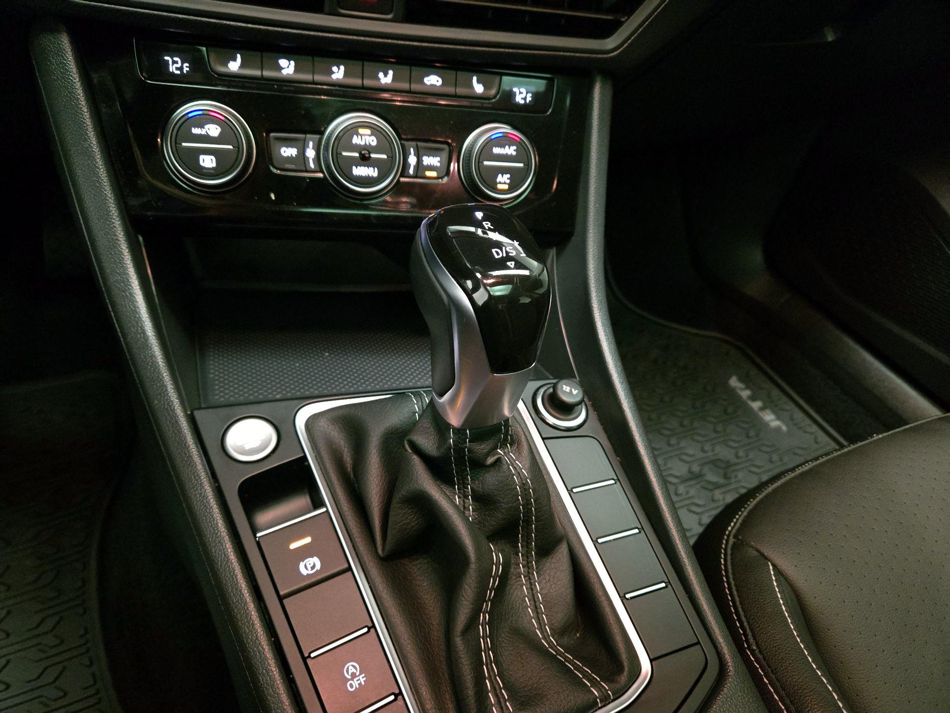 Thumbnail: 2024 Volkswagen Jetta - 17