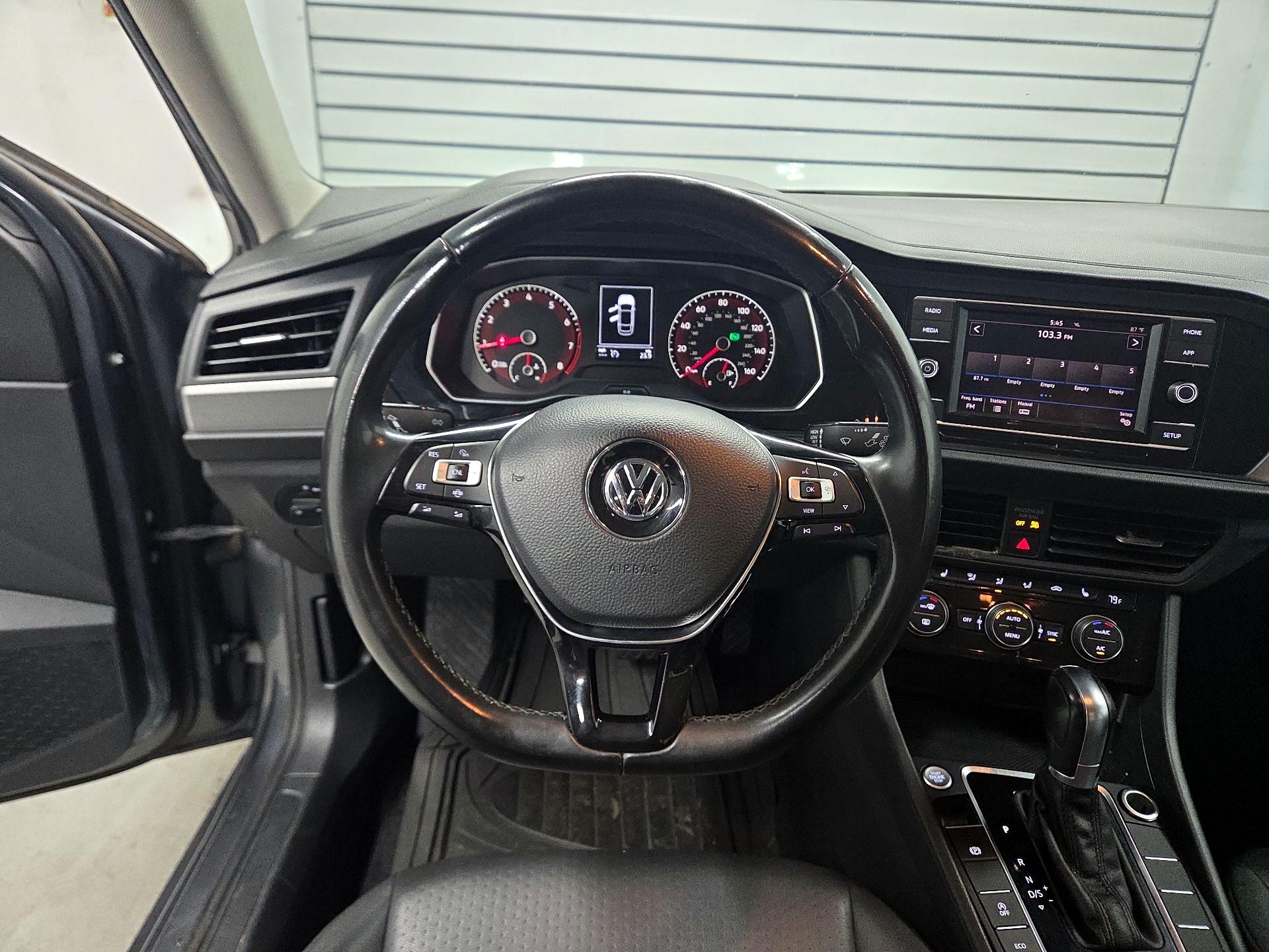 Thumbnail: 2019 Volkswagen Jetta - 10