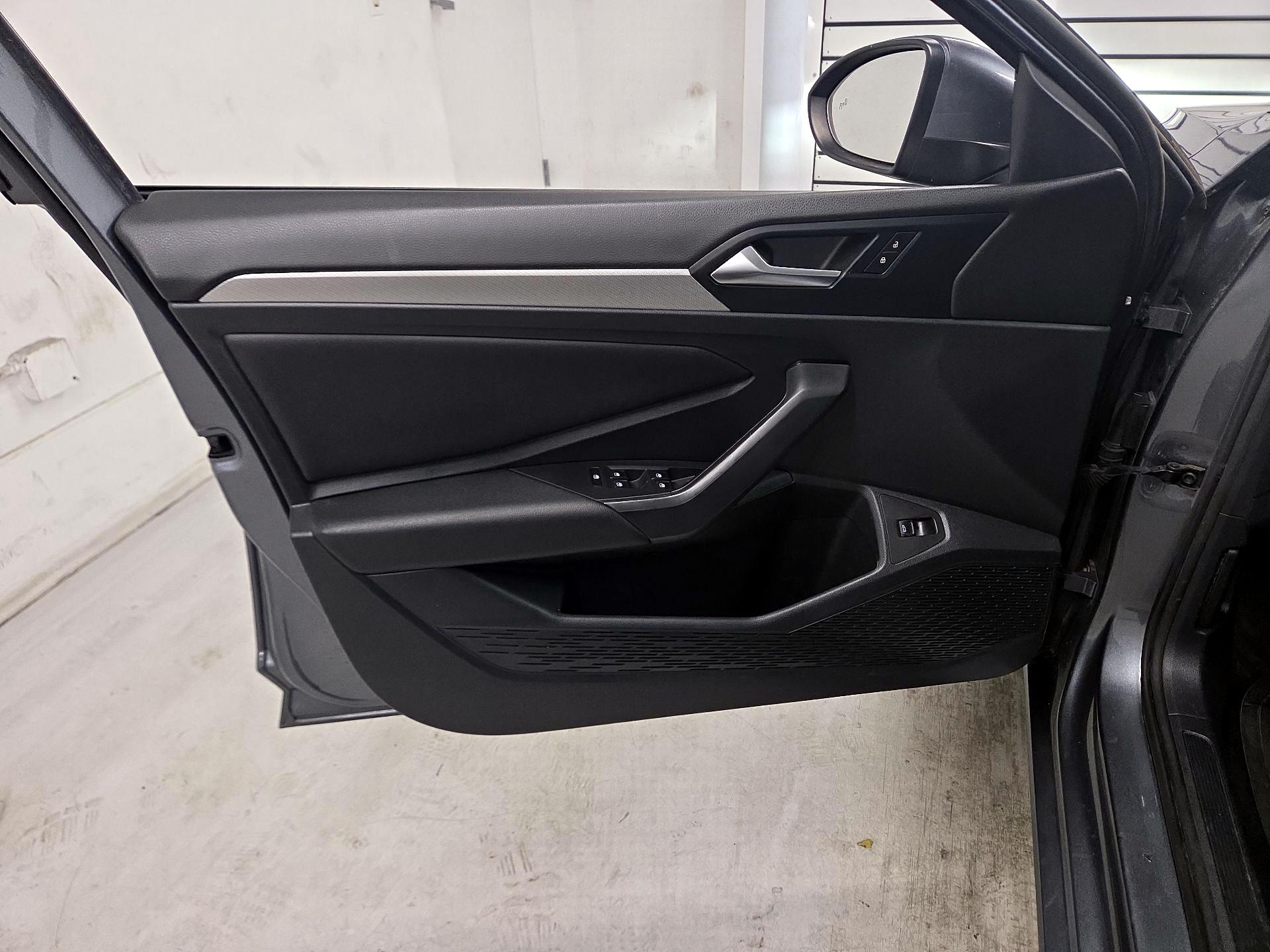Thumbnail: 2019 Volkswagen Jetta - 12