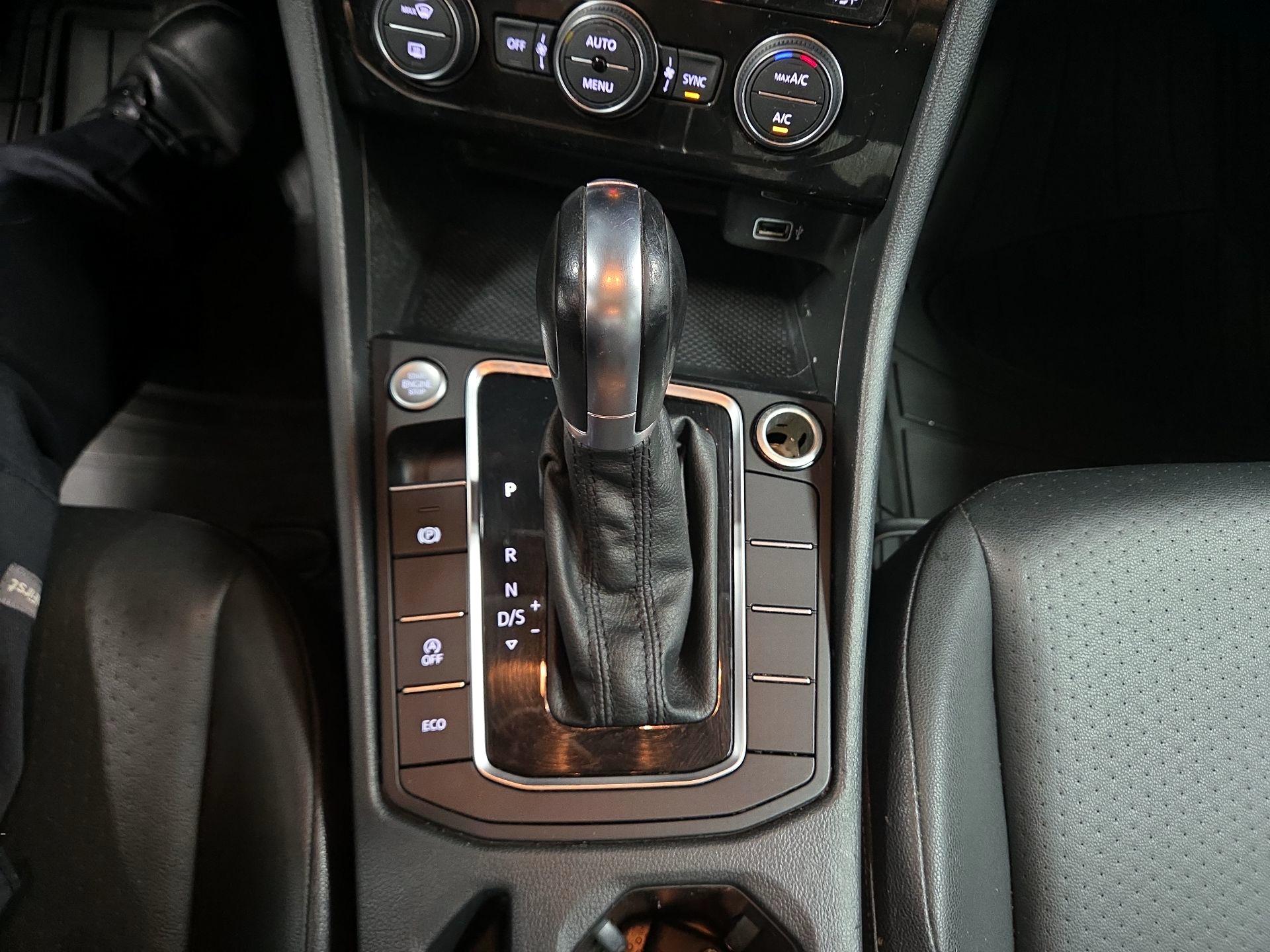Thumbnail: 2019 Volkswagen Jetta - 15