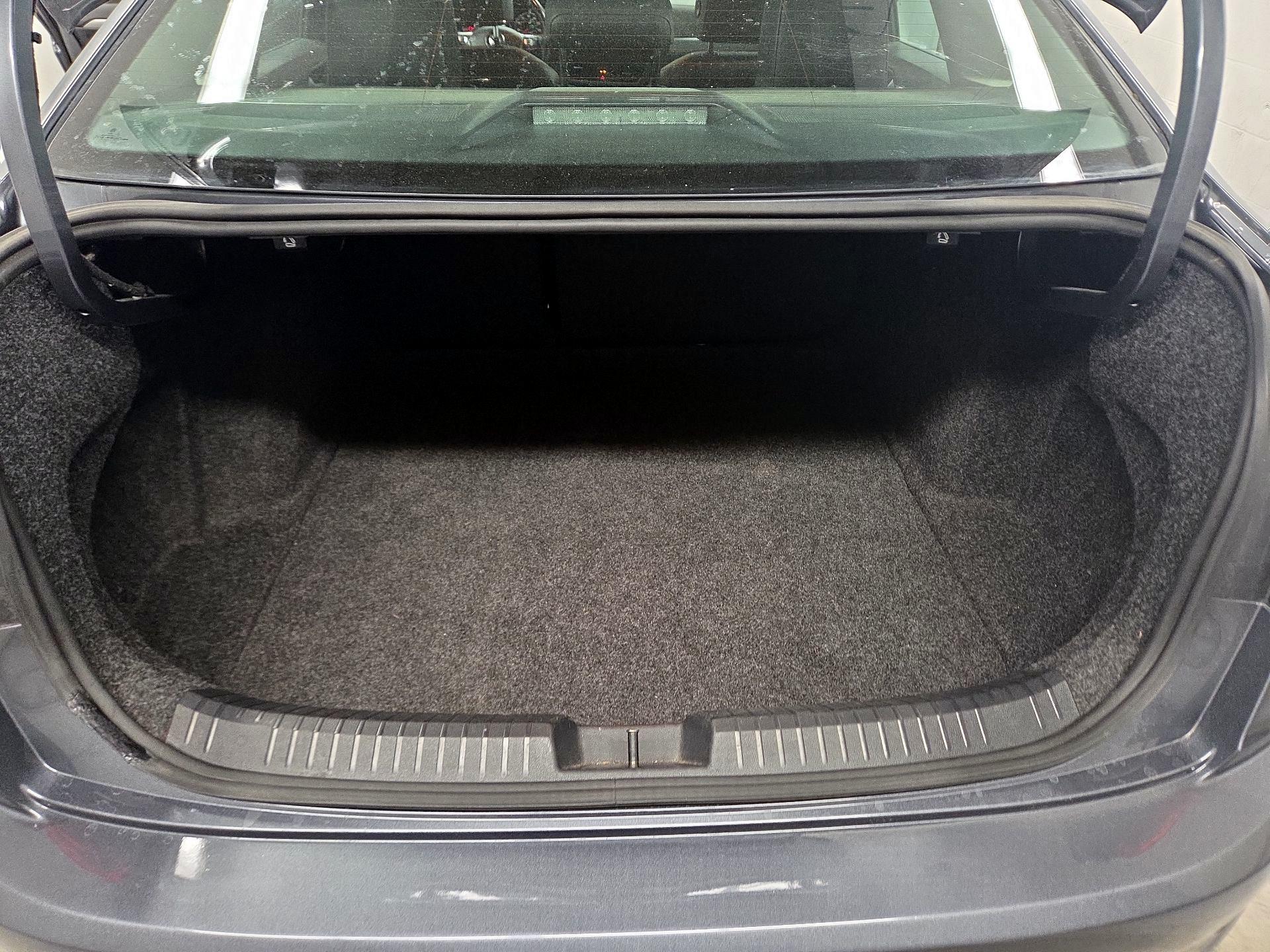 Thumbnail: 2019 Volkswagen Jetta - 16