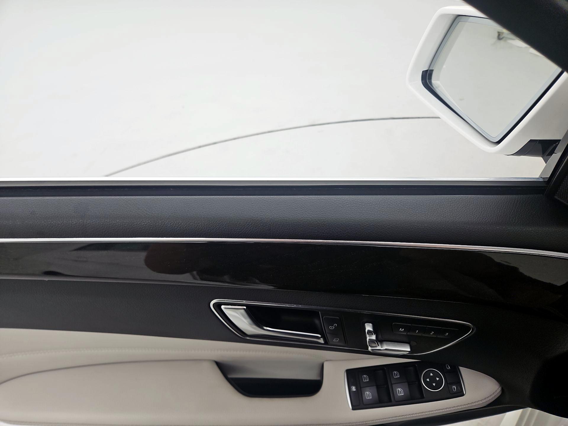 Thumbnail: 2016 Mercedes-Benz E-Class - 12