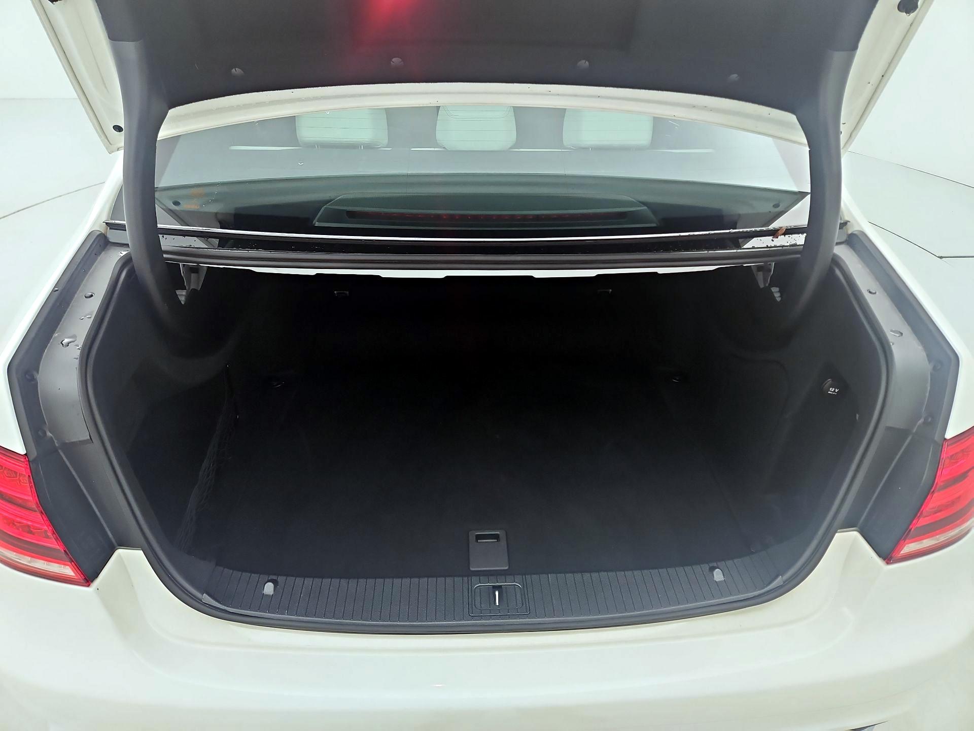 Thumbnail: 2016 Mercedes-Benz E-Class - 20