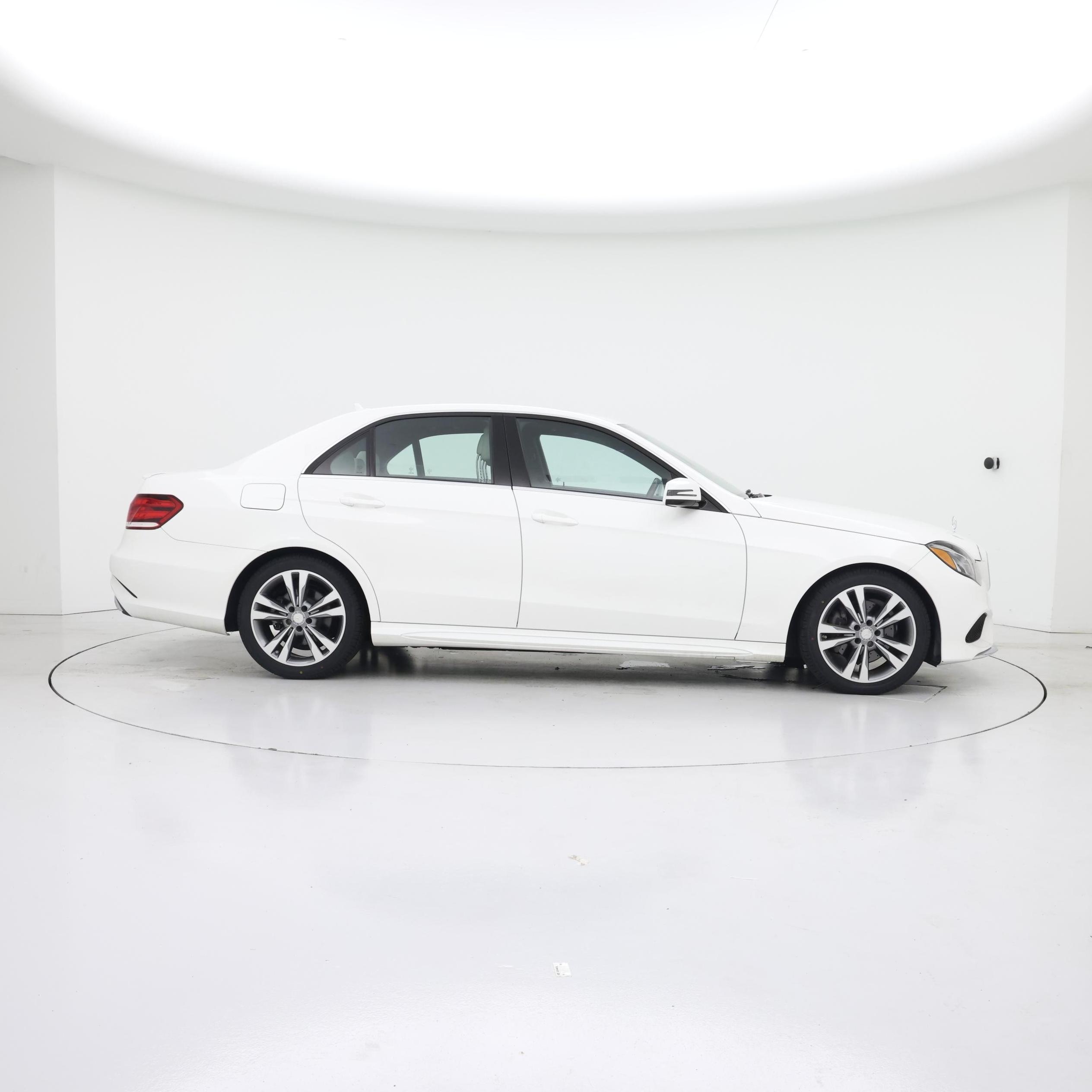Thumbnail: 2016 Mercedes-Benz E-Class - 7