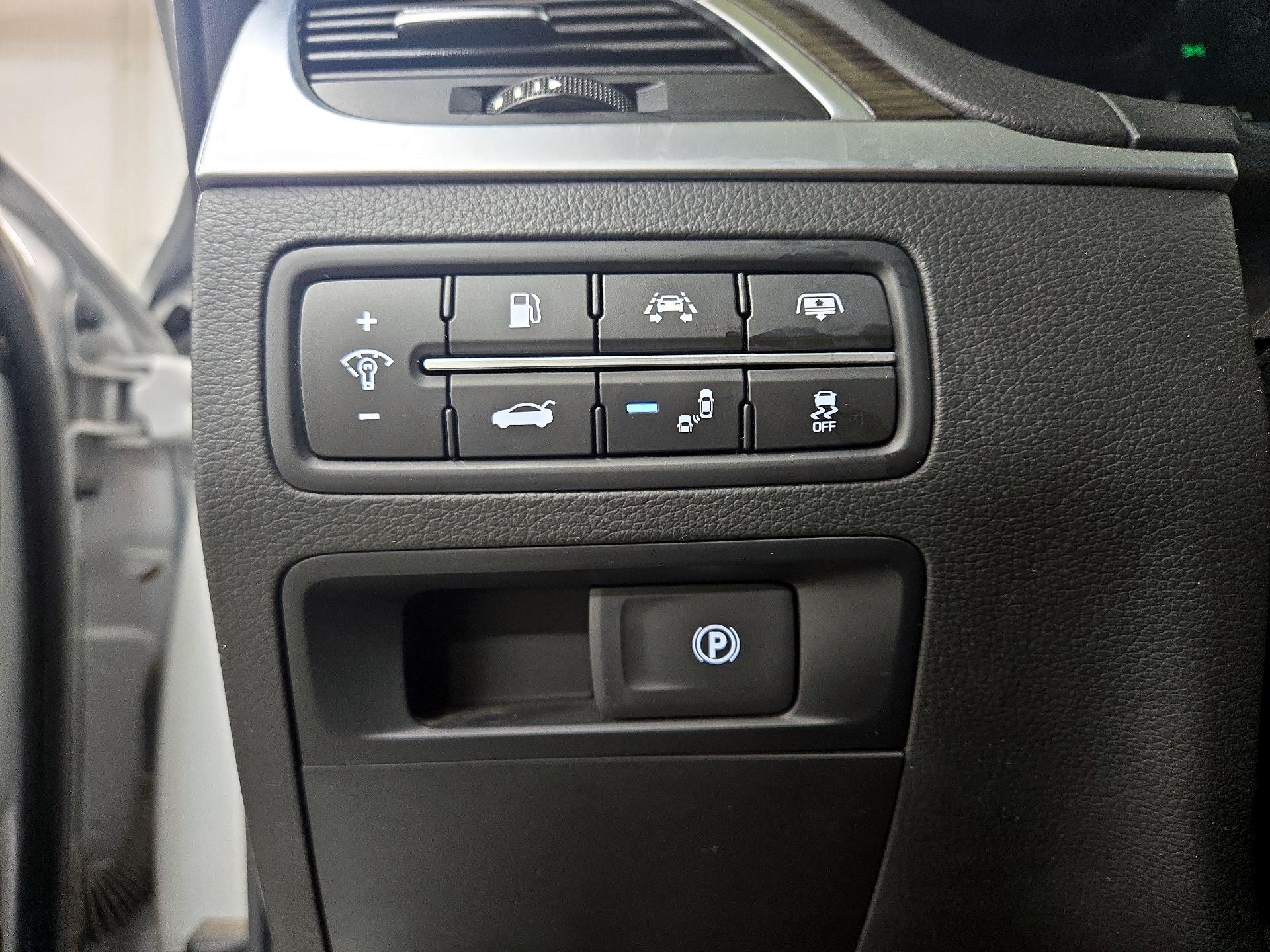 Thumbnail: 2019 Genesis G80 - 13