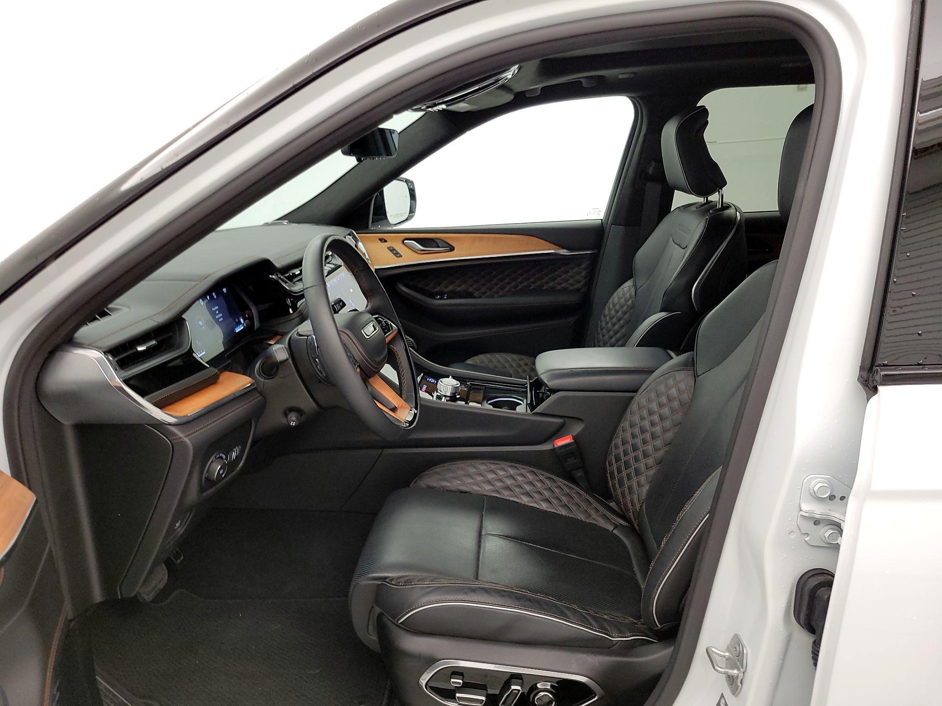 Thumbnail: 2025 Jeep Grand Cherokee - 11