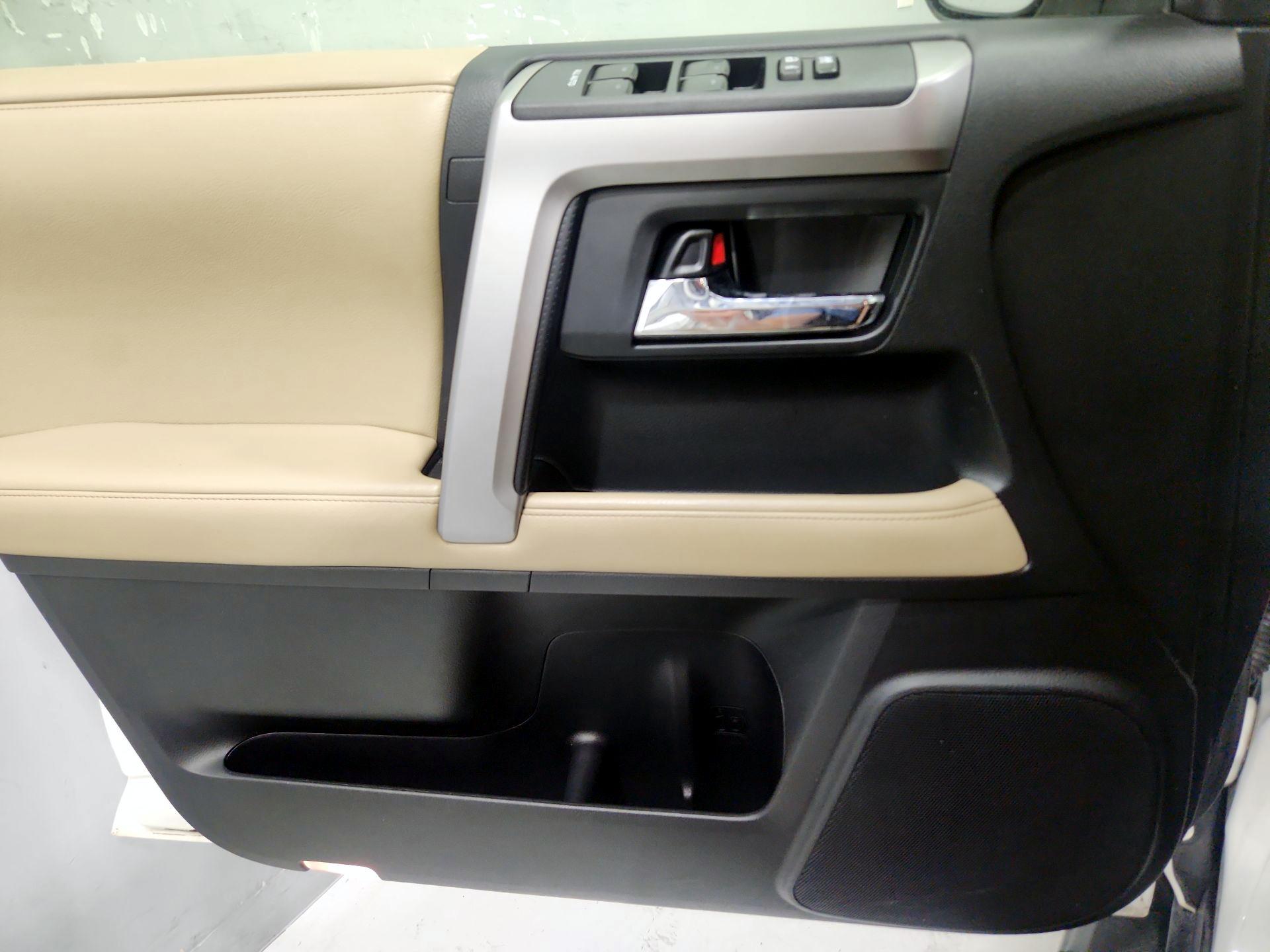 Thumbnail: 2015 Toyota 4Runner - 12