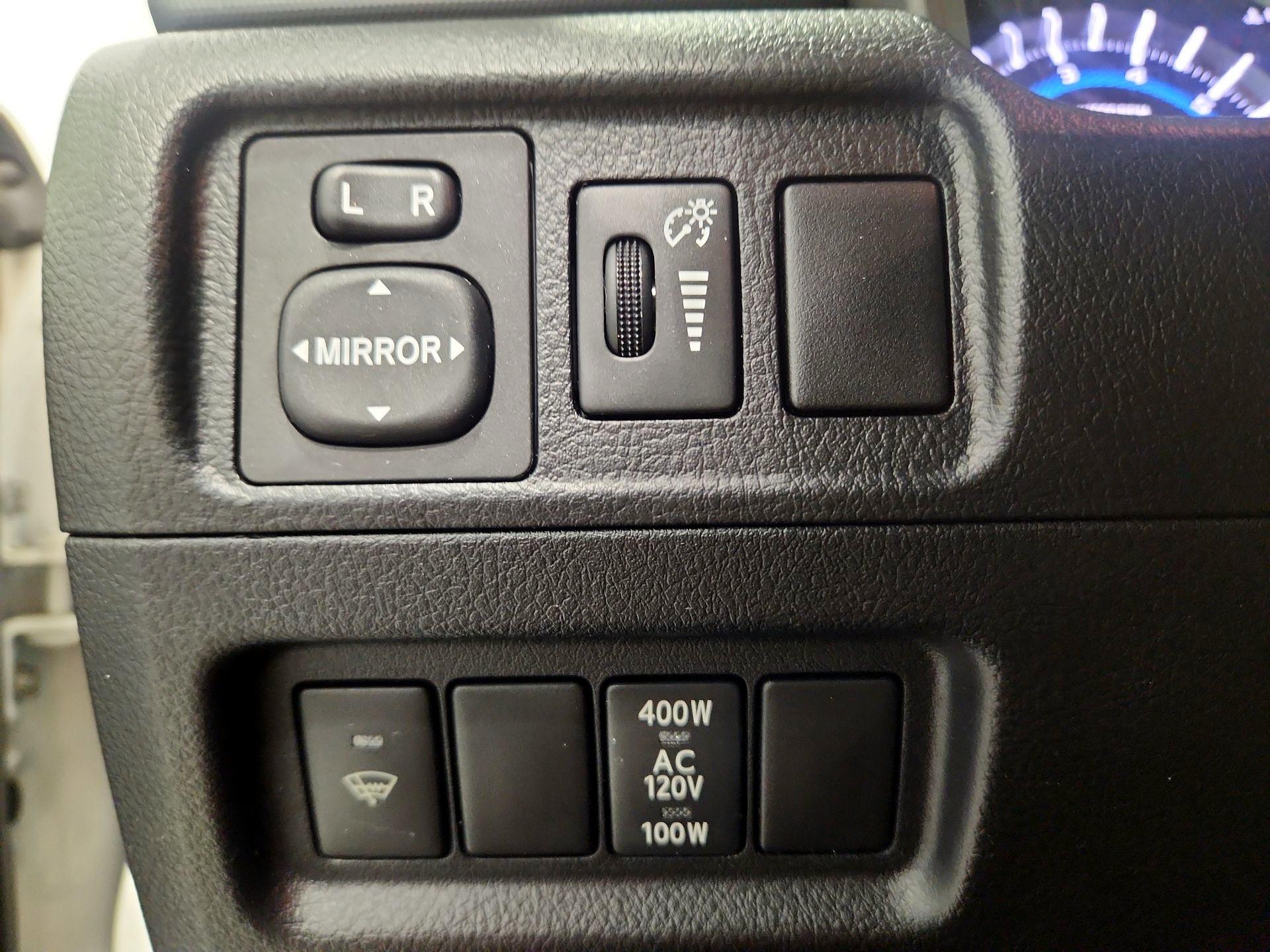 Thumbnail: 2015 Toyota 4Runner - 13