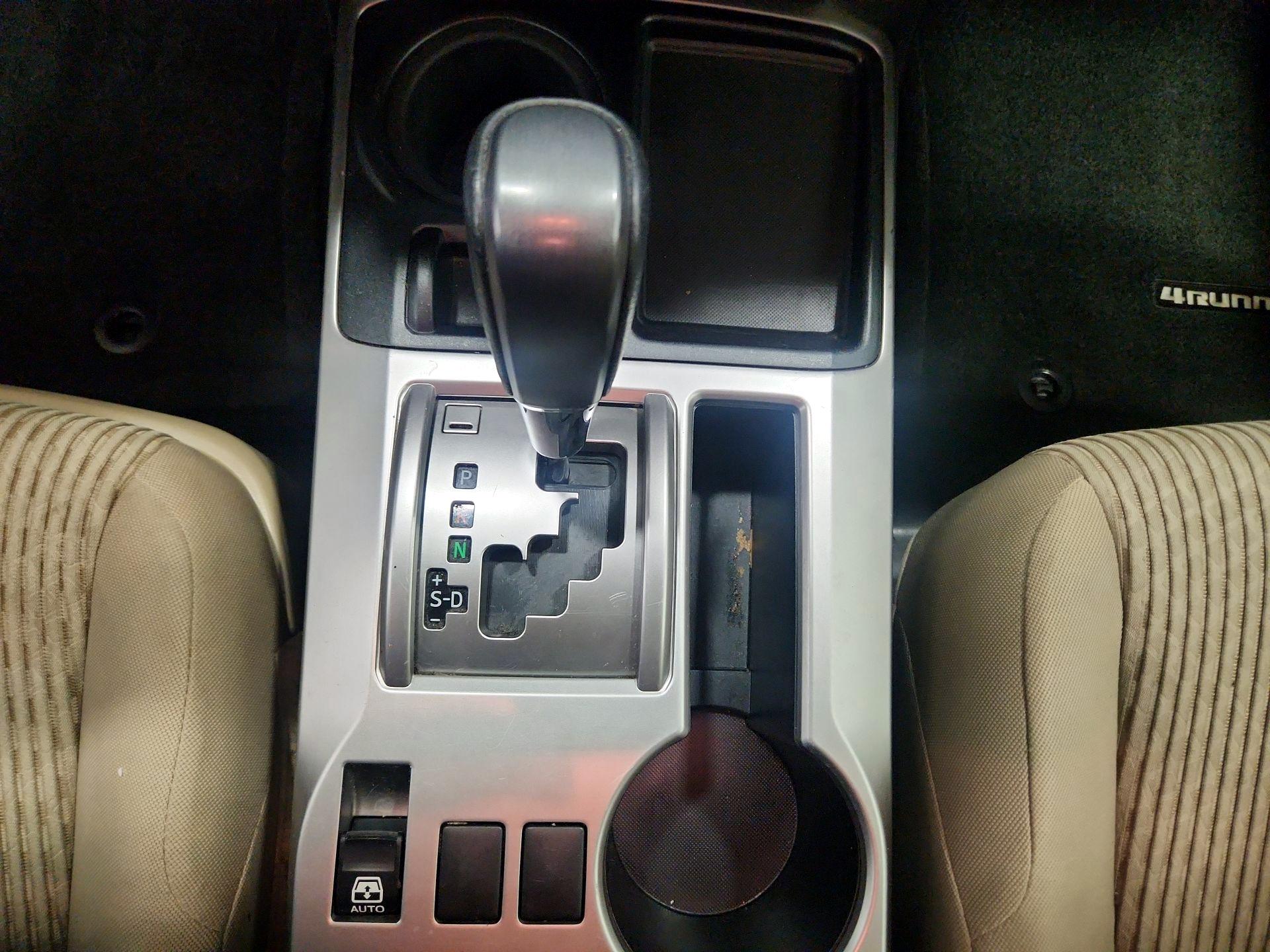Thumbnail: 2015 Toyota 4Runner - 17