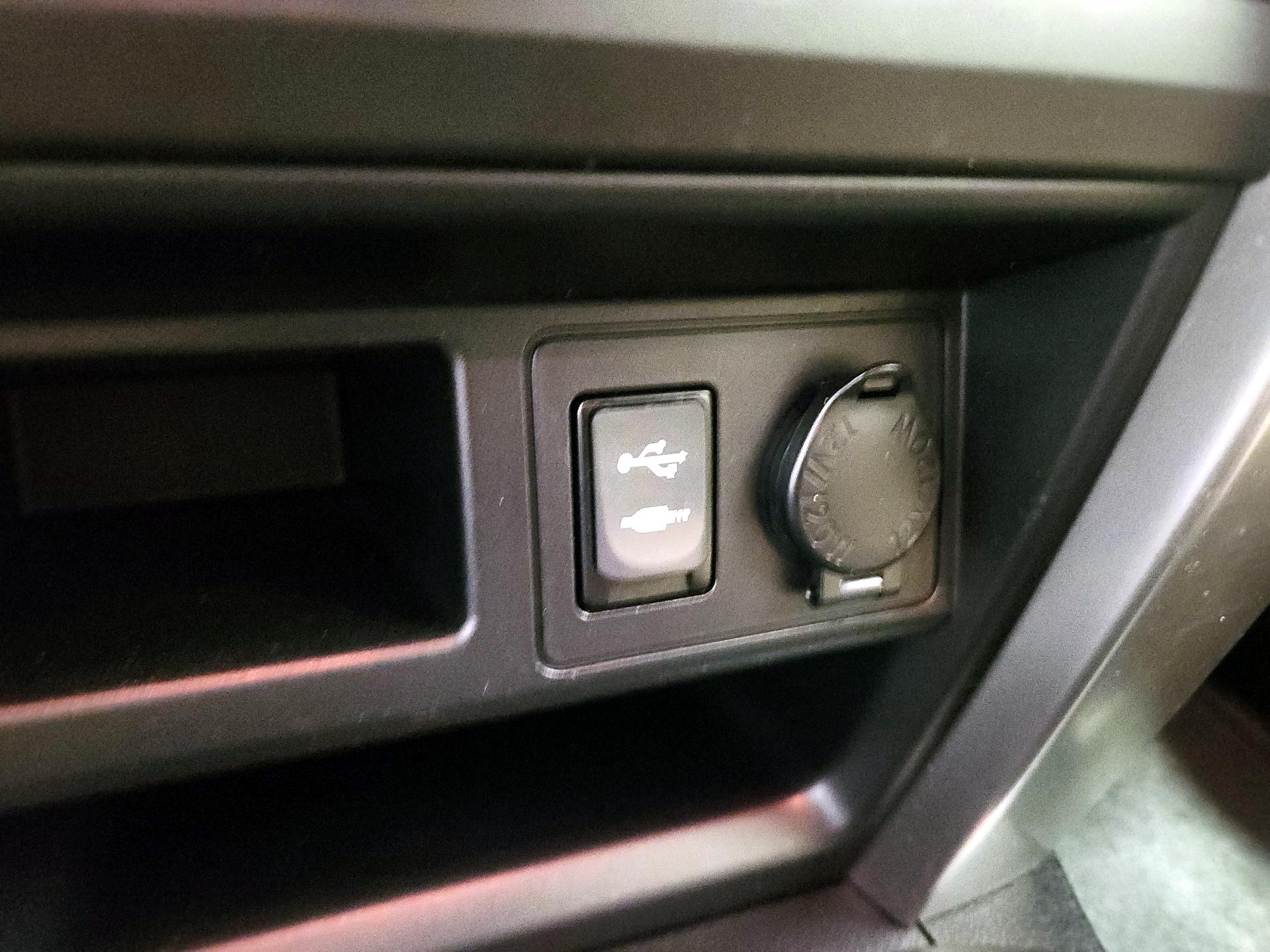 Thumbnail: 2015 Toyota 4Runner - 18
