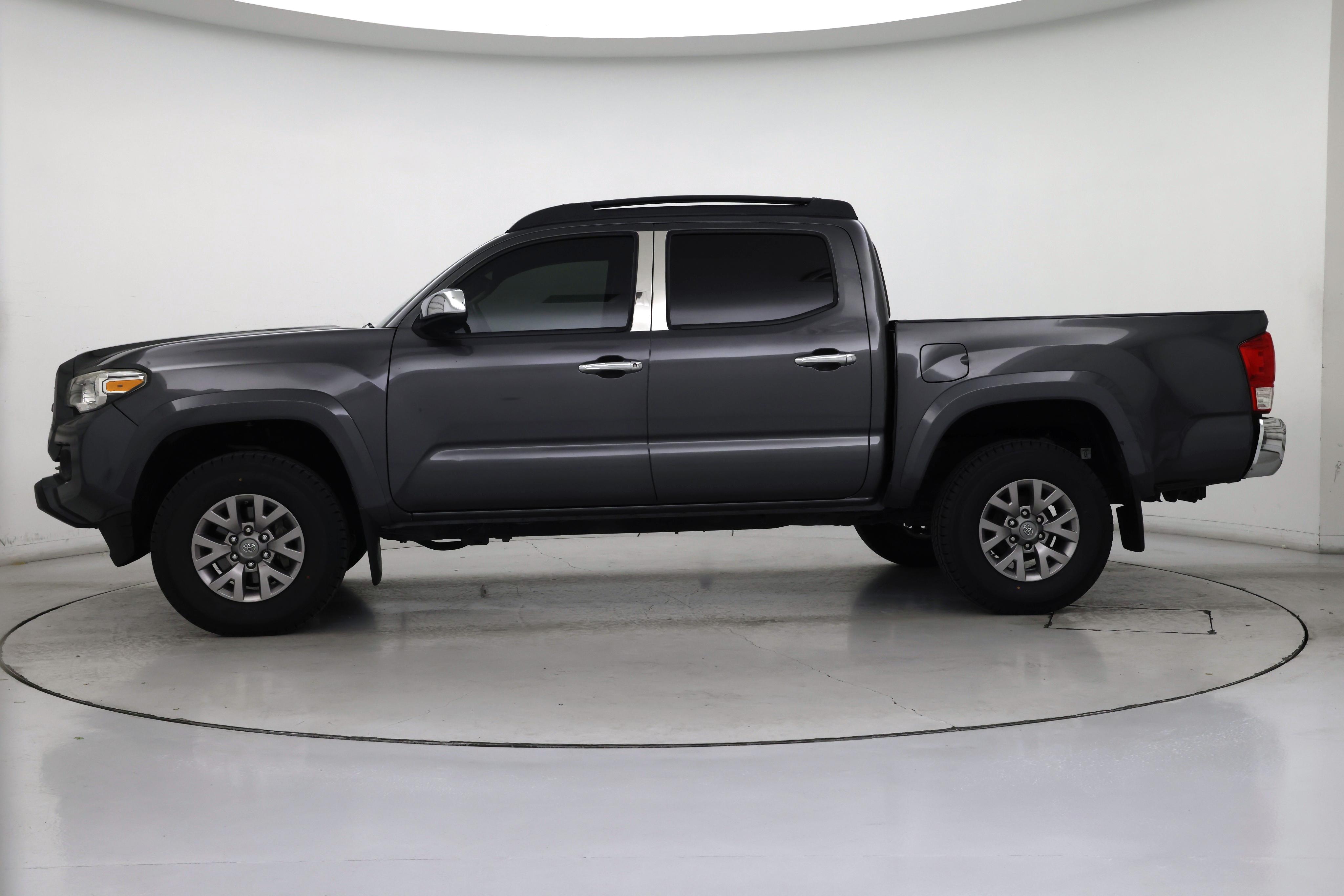 Thumbnail: 2017 Toyota Tacoma - 3