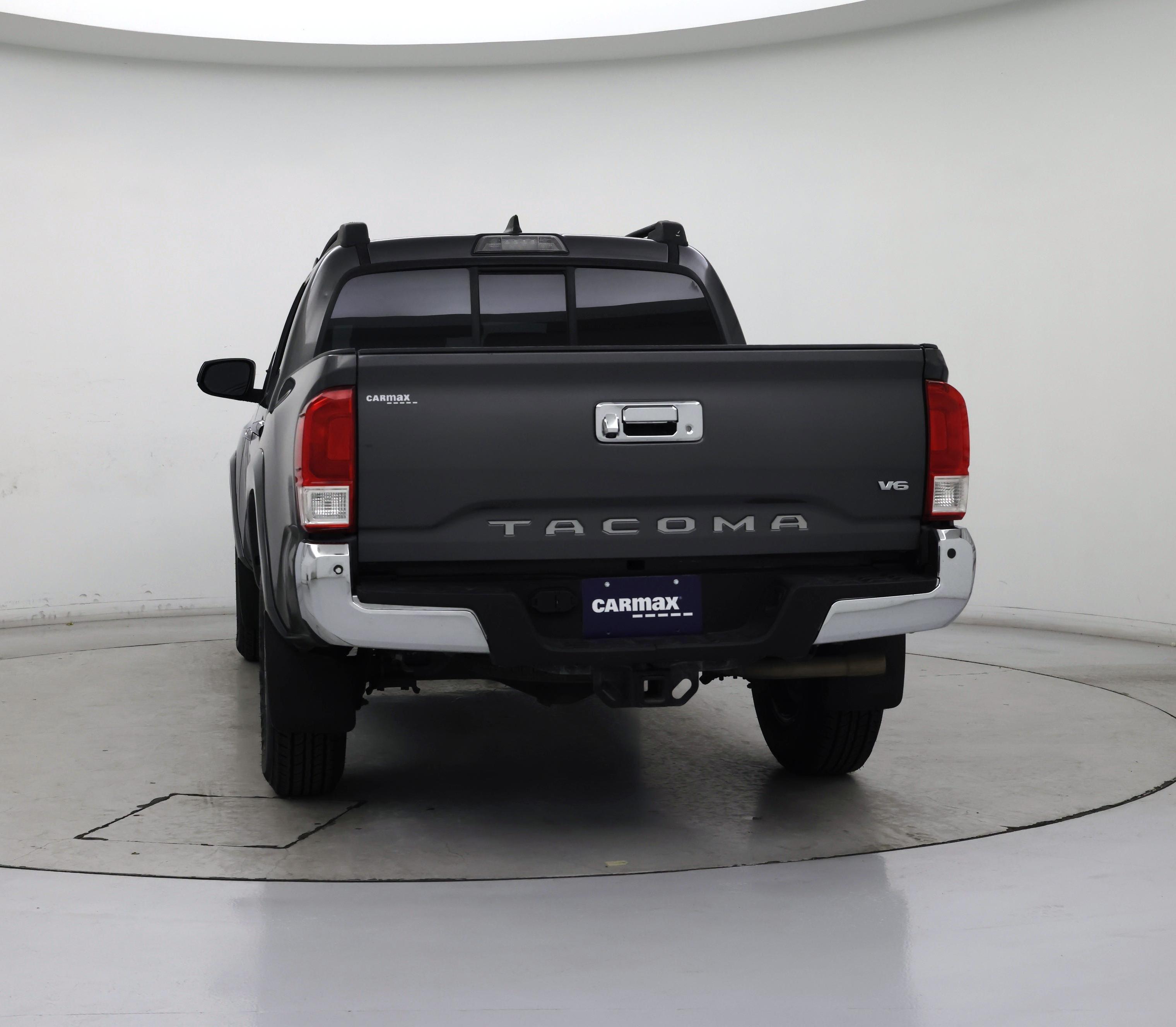 Thumbnail: 2017 Toyota Tacoma - 6
