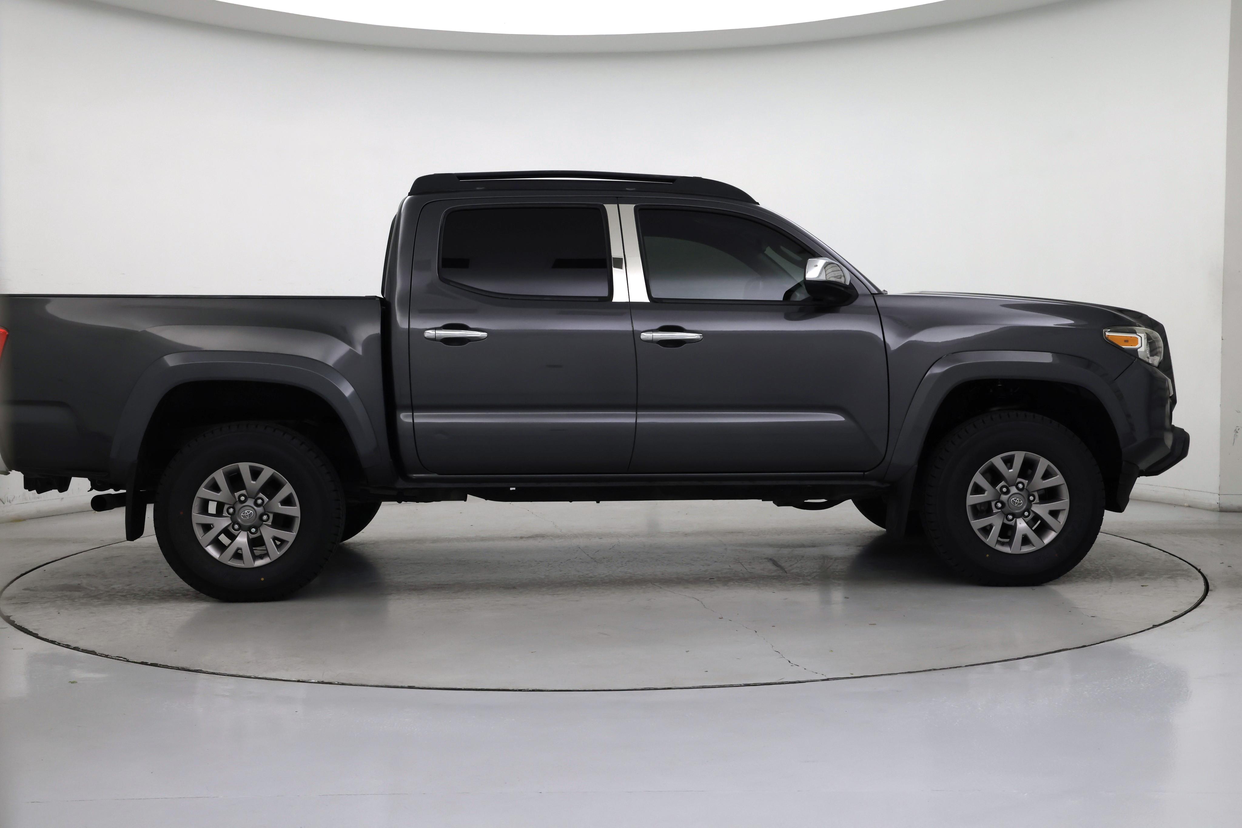 Thumbnail: 2017 Toyota Tacoma - 7