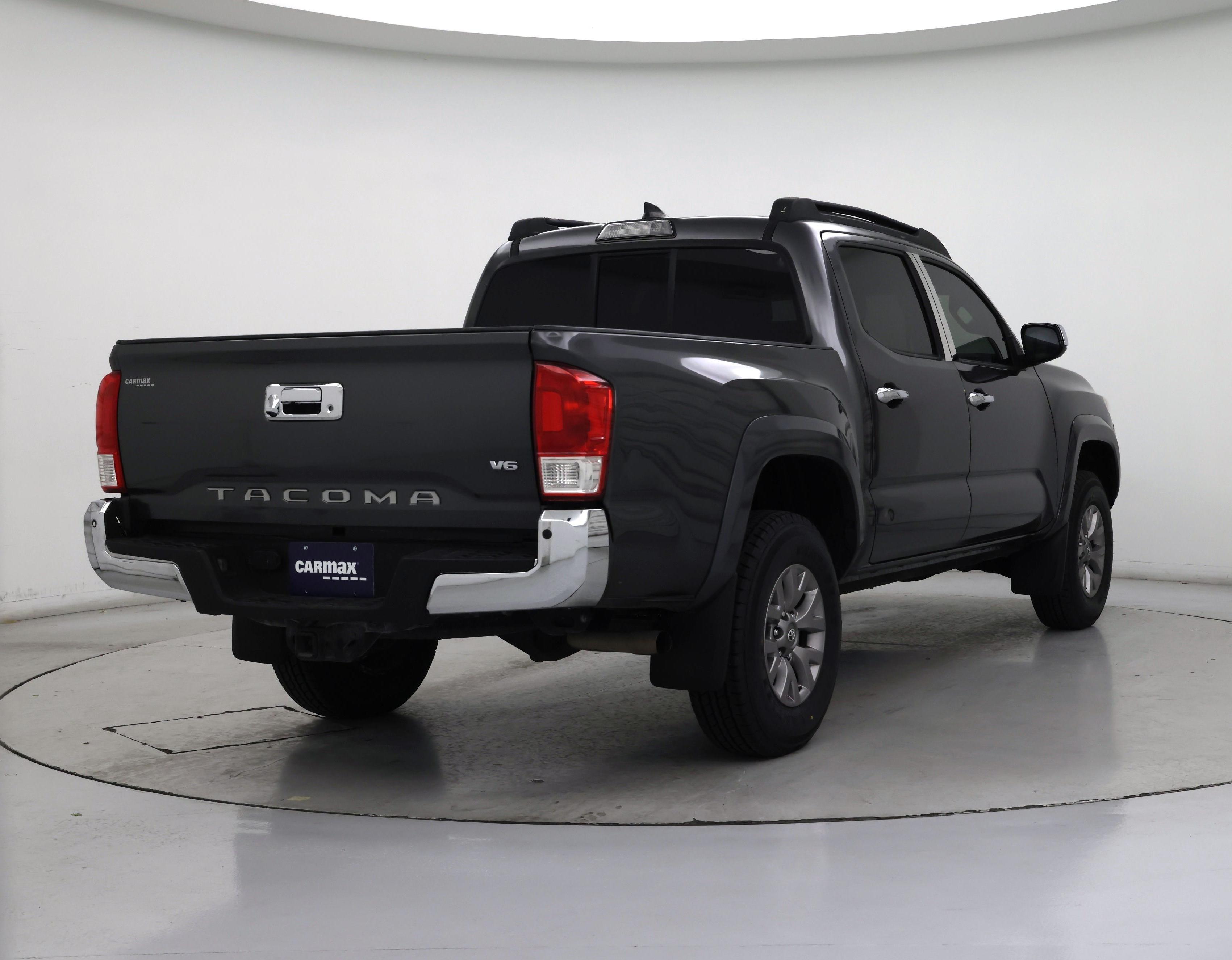 Thumbnail: 2017 Toyota Tacoma - 8