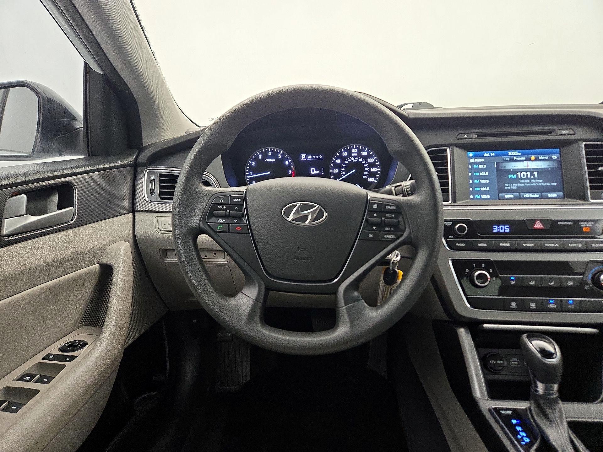 Thumbnail: 2016 Hyundai Sonata - 10