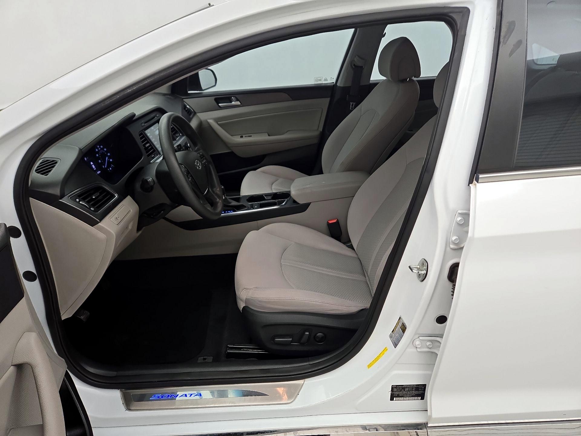 Thumbnail: 2016 Hyundai Sonata - 11