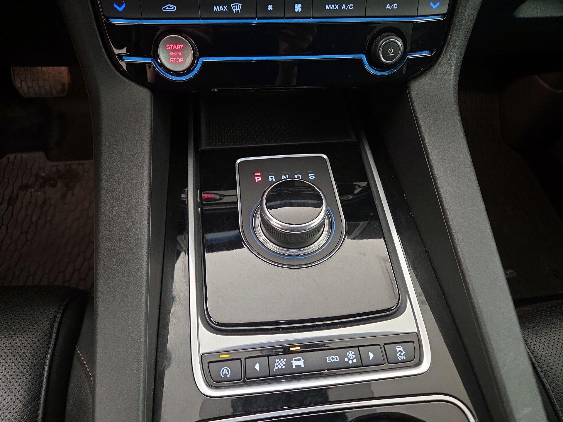 Thumbnail: 2017 Jaguar F-Pace - 18