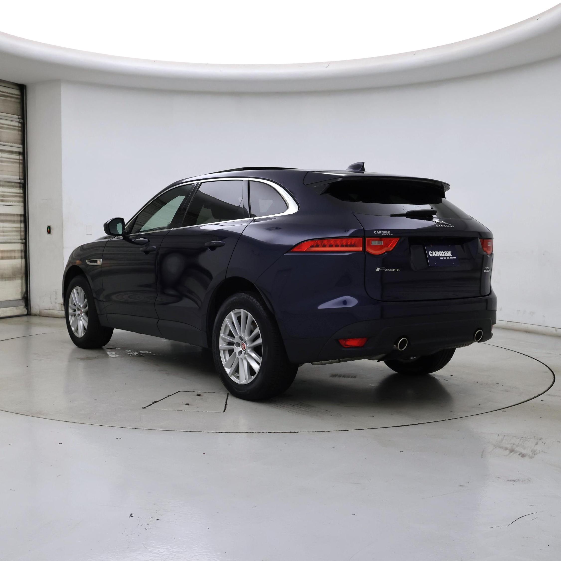 Thumbnail: 2017 Jaguar F-Pace - 2