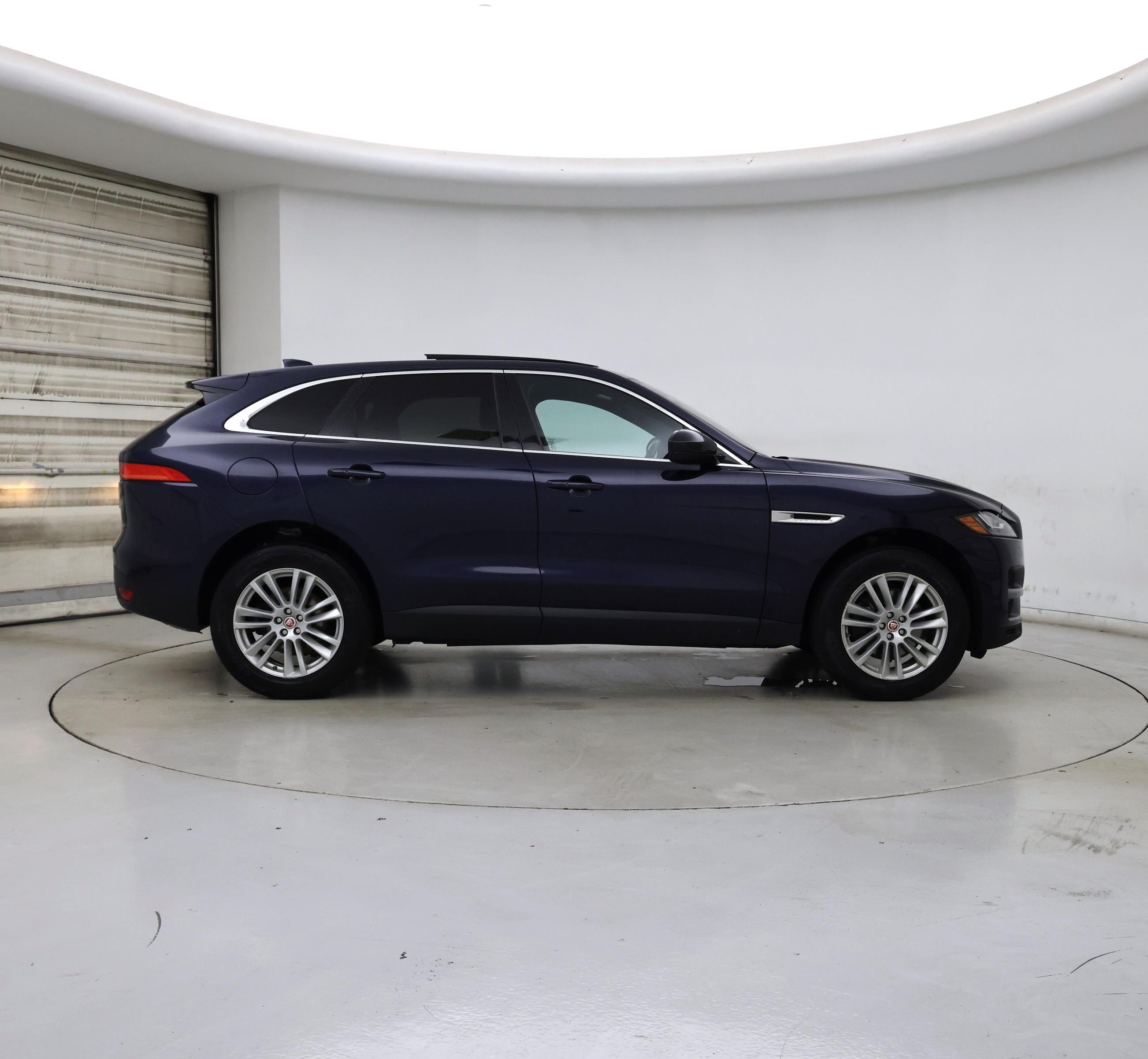Thumbnail: 2017 Jaguar F-Pace - 7