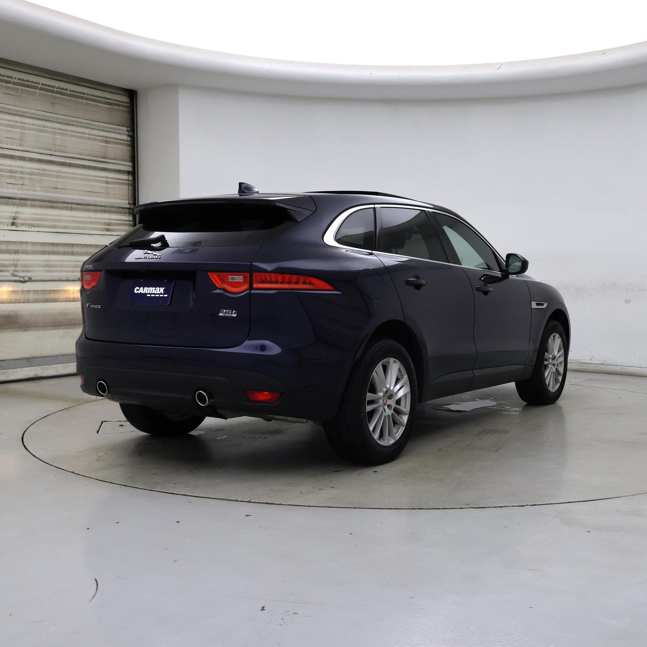 Thumbnail: 2017 Jaguar F-Pace - 8