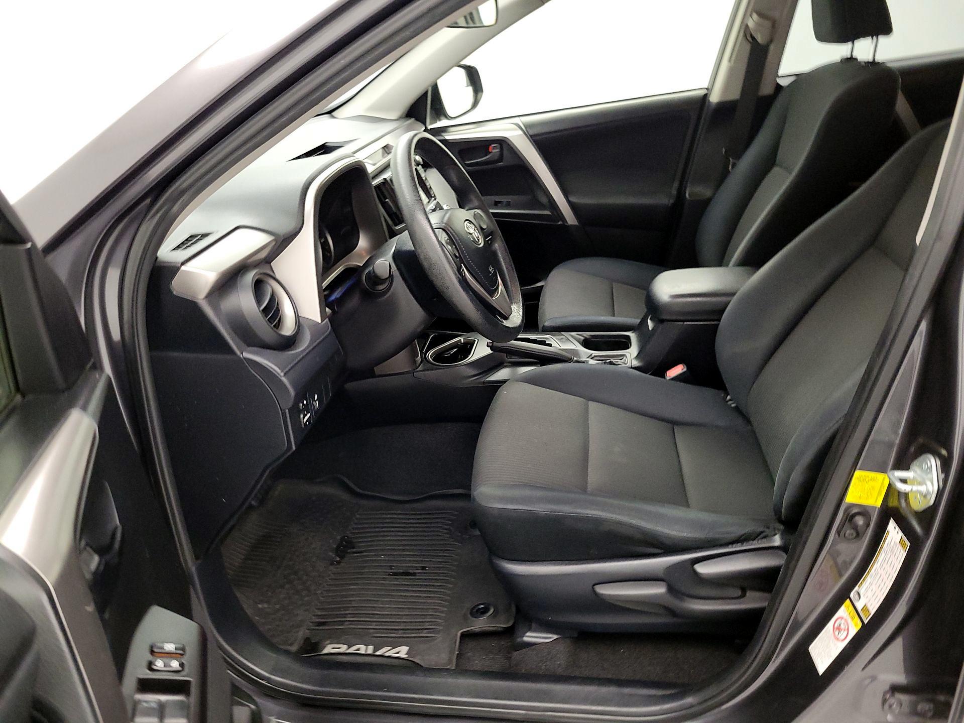 Thumbnail: 2016 Toyota RAV4 - 11