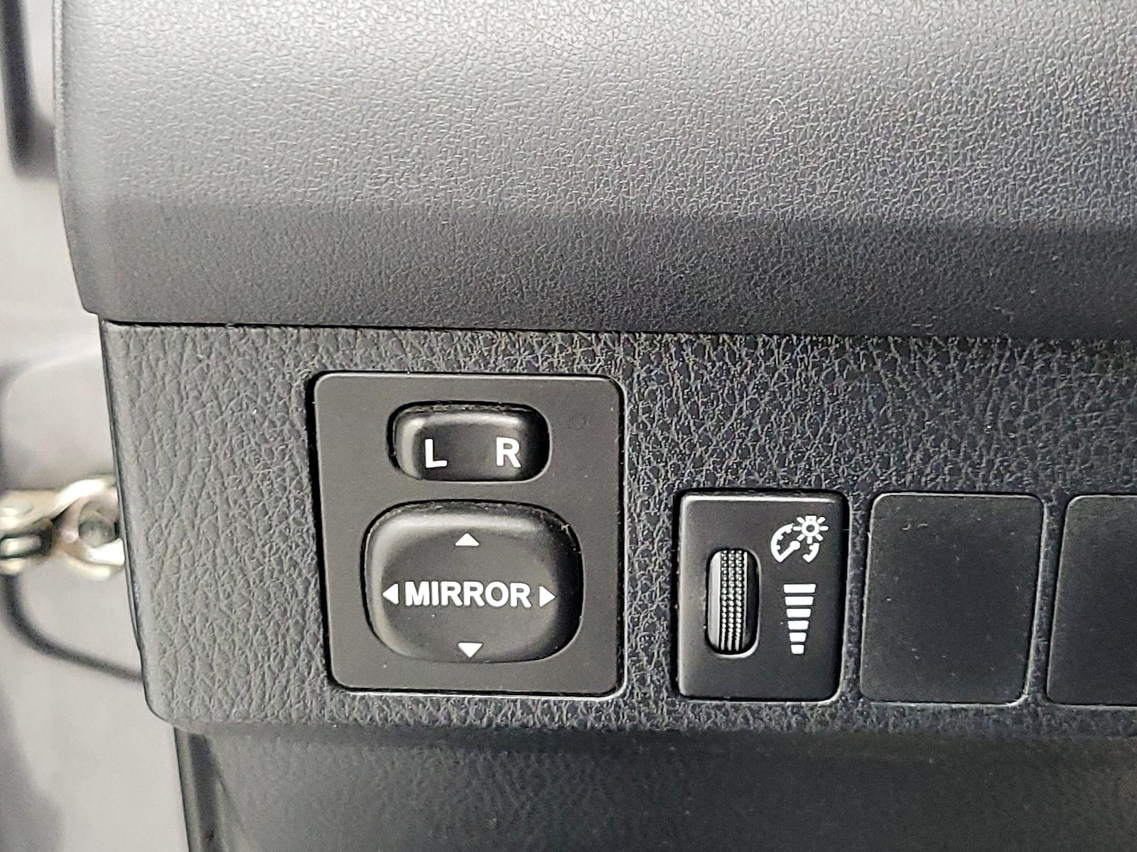 2016 Toyota RAV4 LE - Photo 14