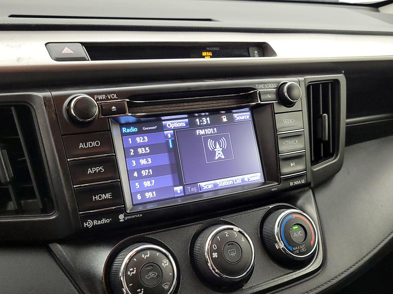 2016 Toyota RAV4 LE - Photo 16