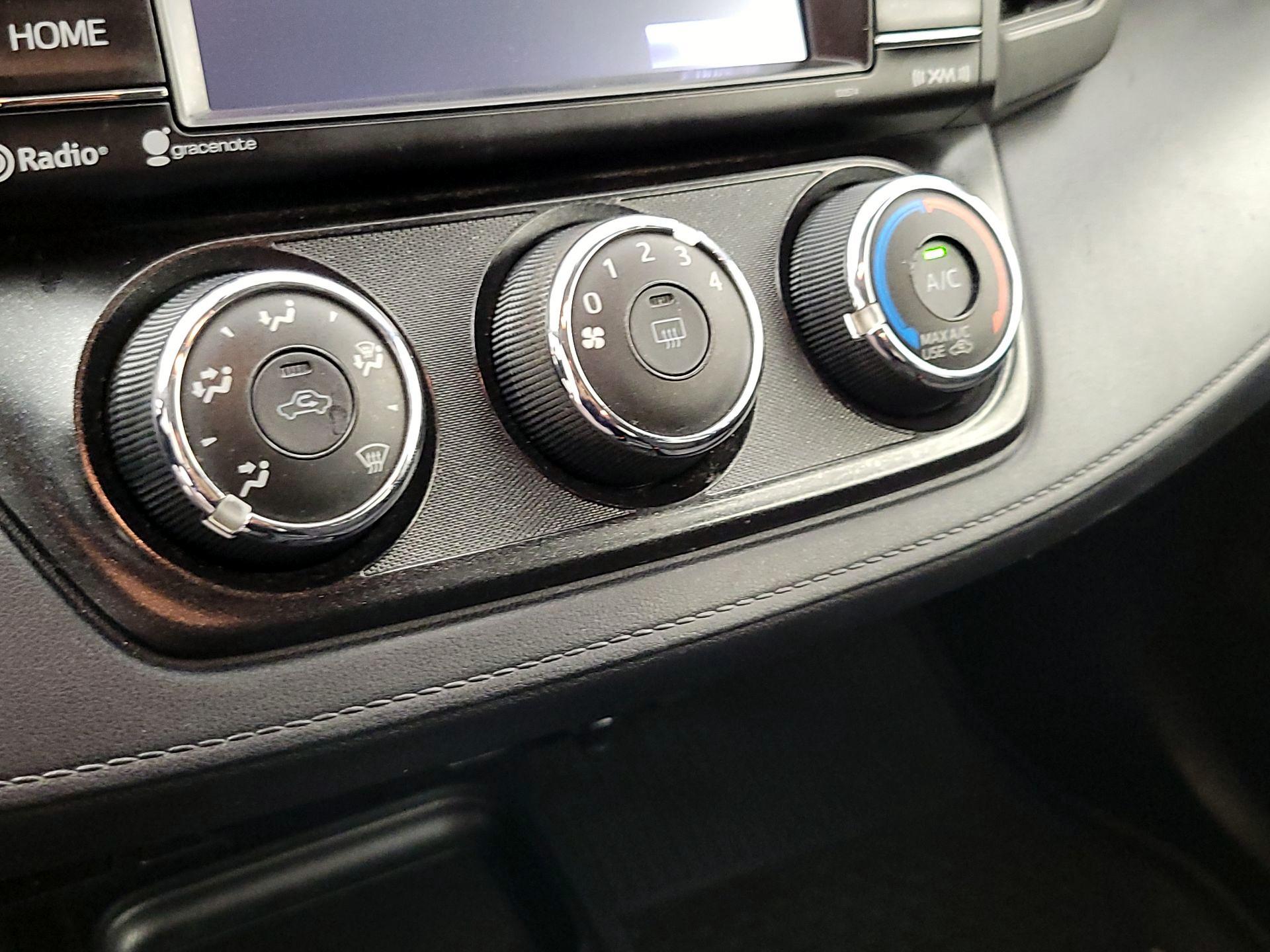 Thumbnail: 2016 Toyota RAV4 - 16