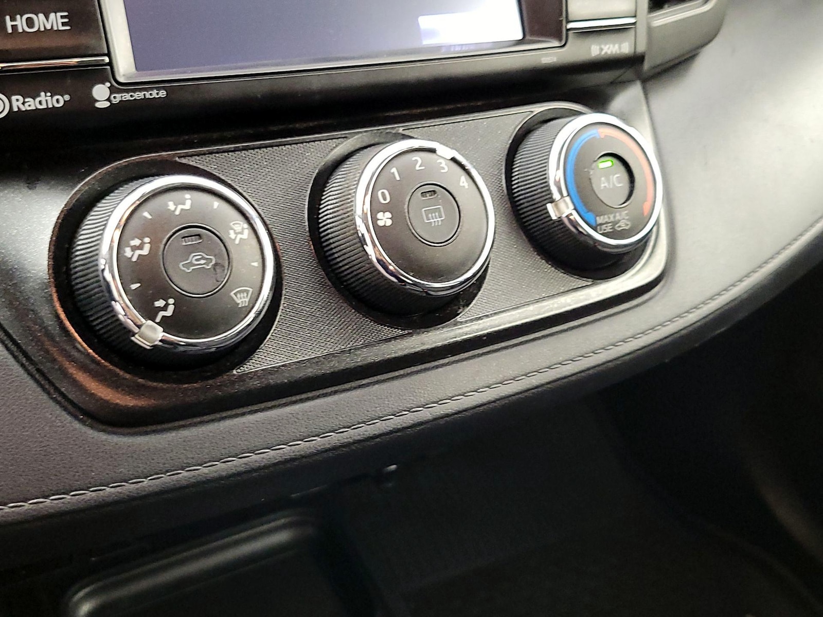 2016 Toyota RAV4 LE - Photo 17