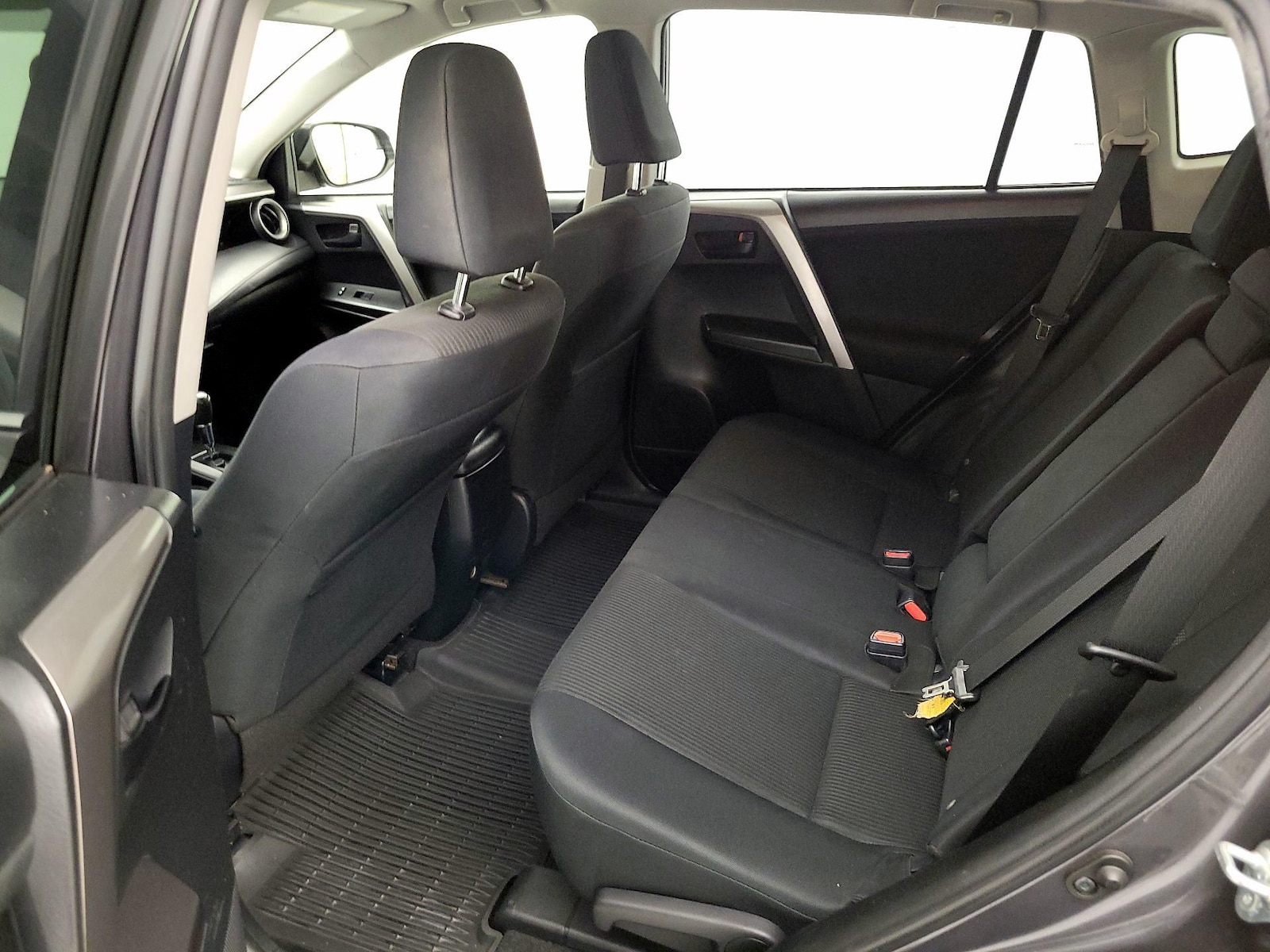 2016 Toyota RAV4 LE - Photo 19