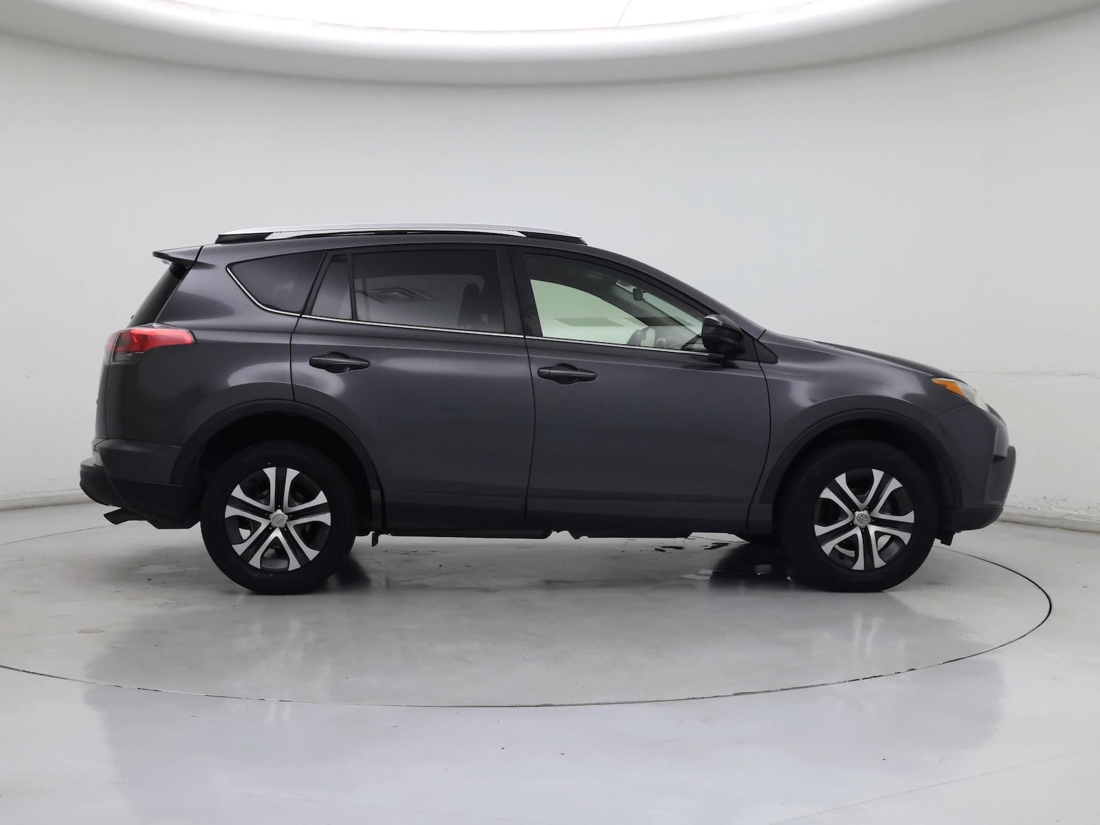 2016 Toyota RAV4 LE - Photo 8