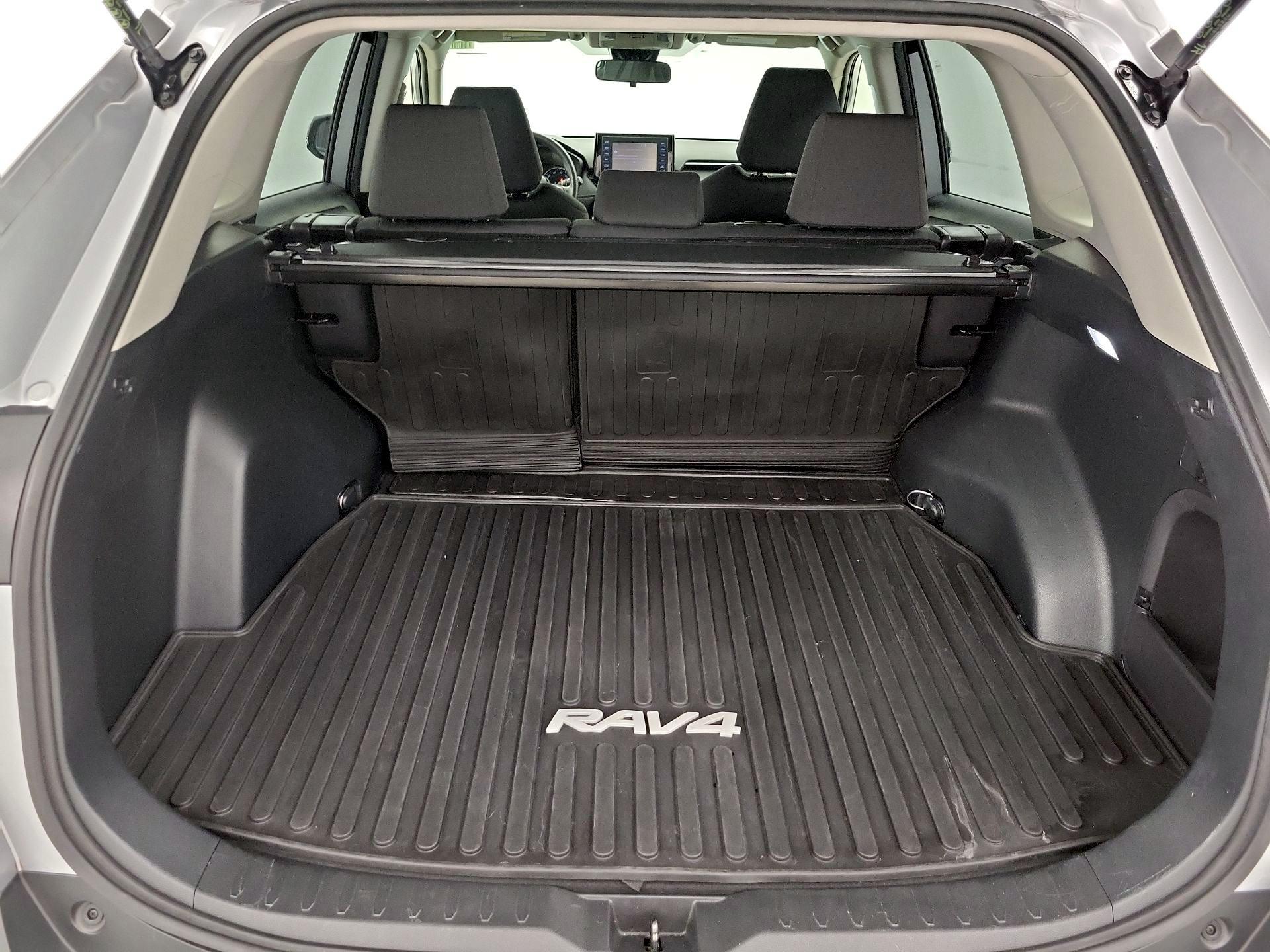 Thumbnail: 2022 Toyota RAV4 - 20