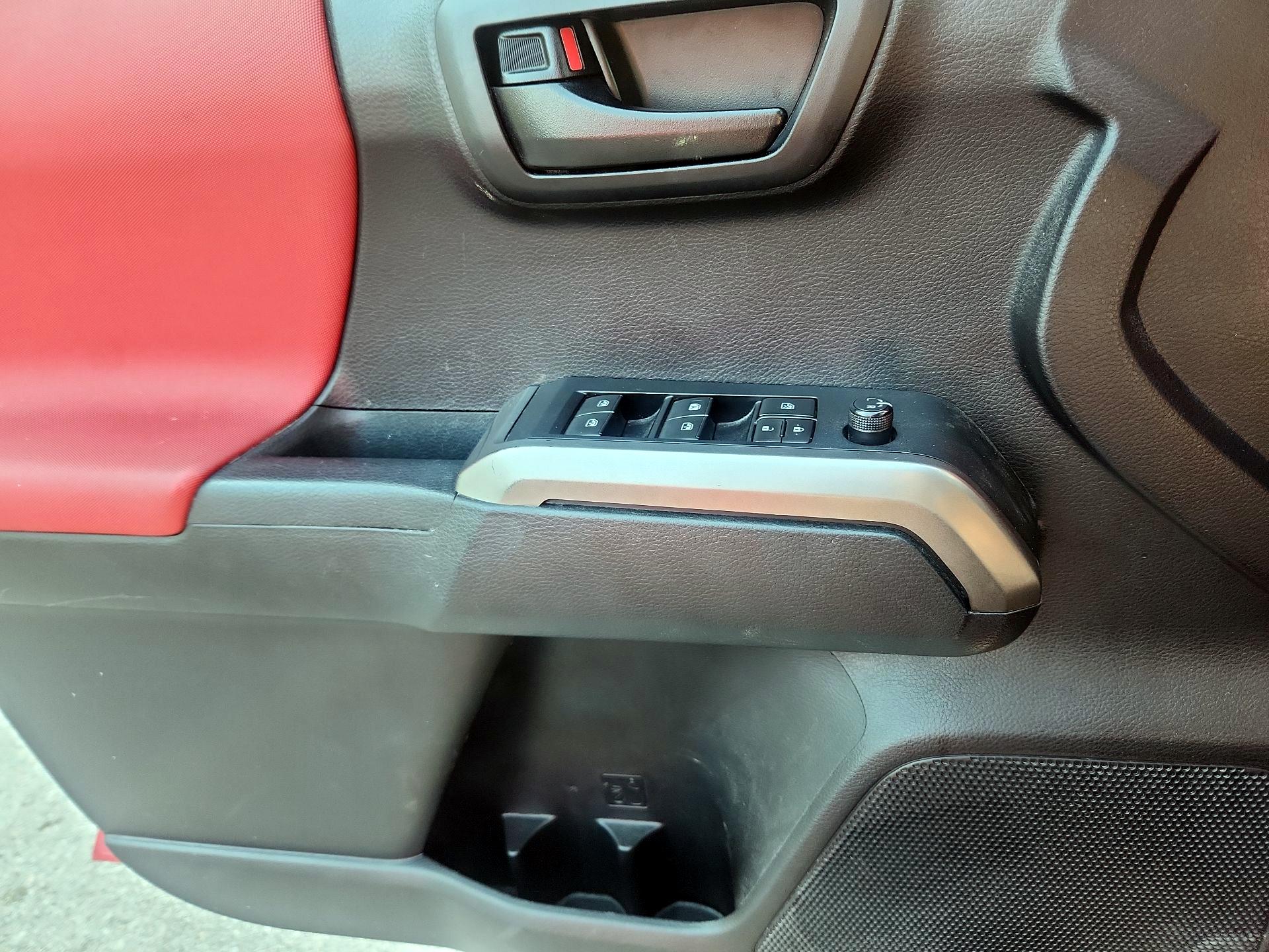 Thumbnail: 2019 Toyota Tacoma - 12