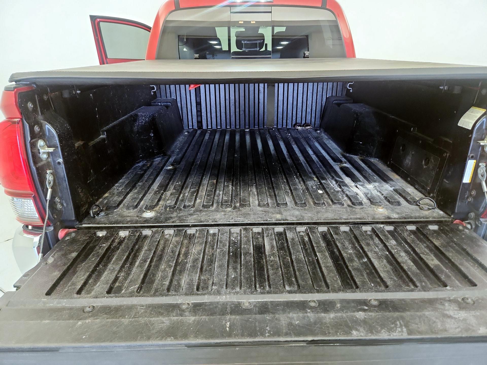 Thumbnail: 2019 Toyota Tacoma - 18