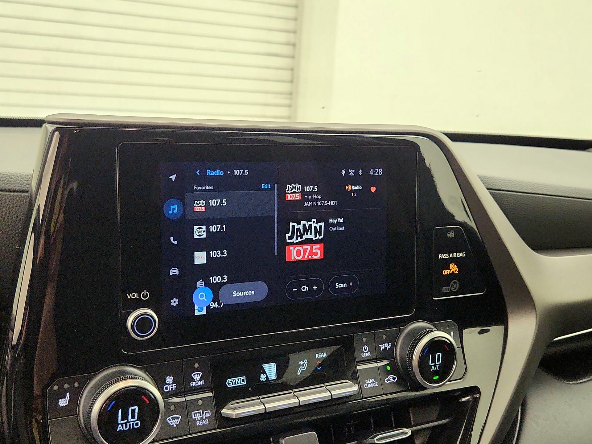 Thumbnail: 2023 Toyota Highlander - 15