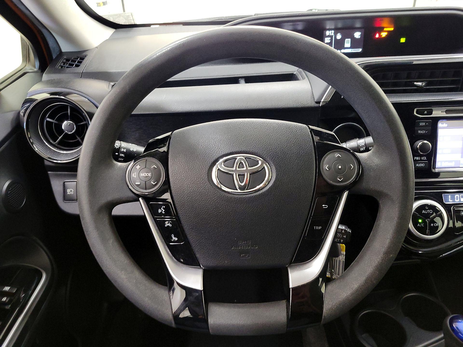 Thumbnail: 2018 Toyota Prius c - 10