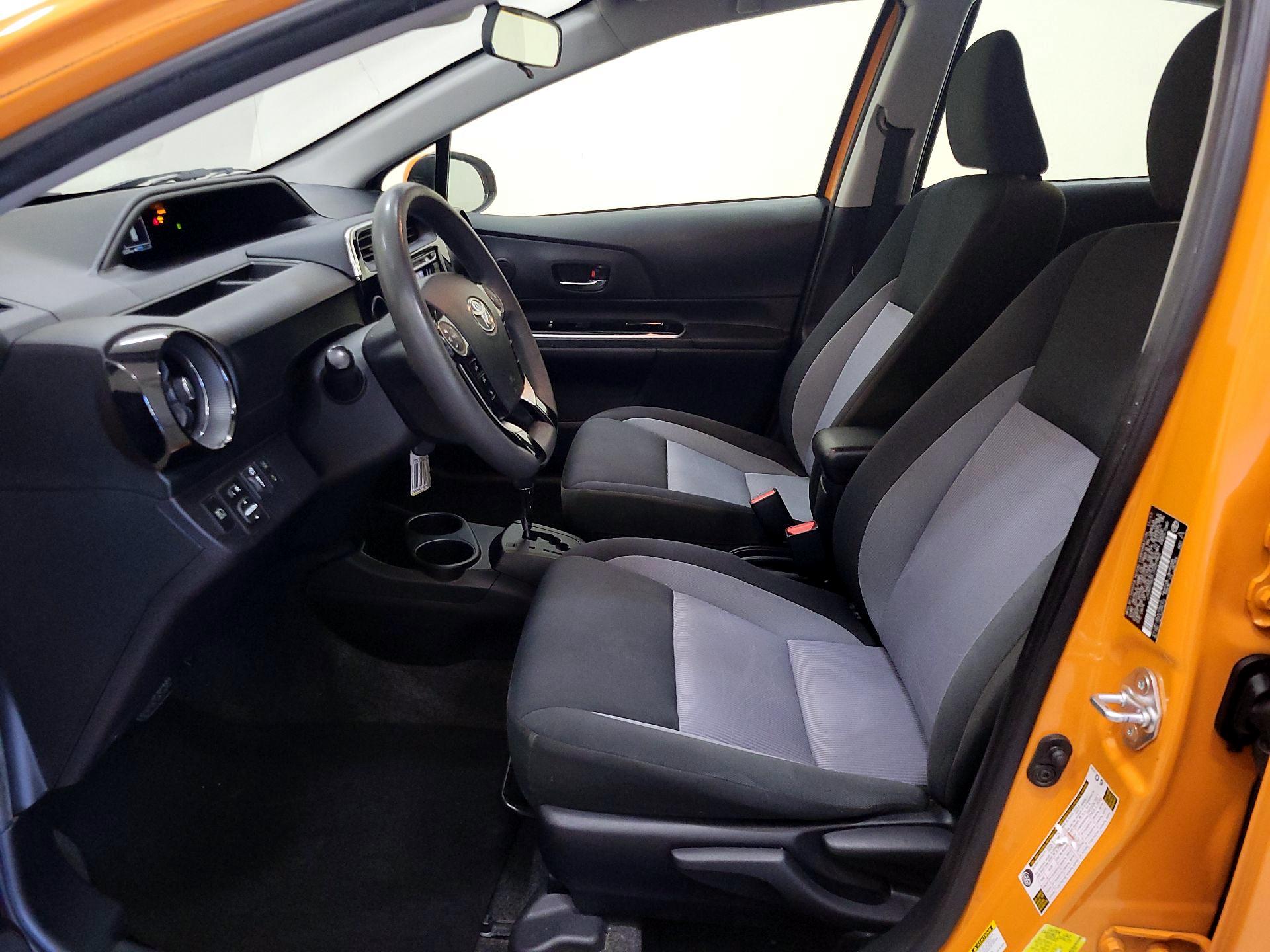 Thumbnail: 2018 Toyota Prius c - 11