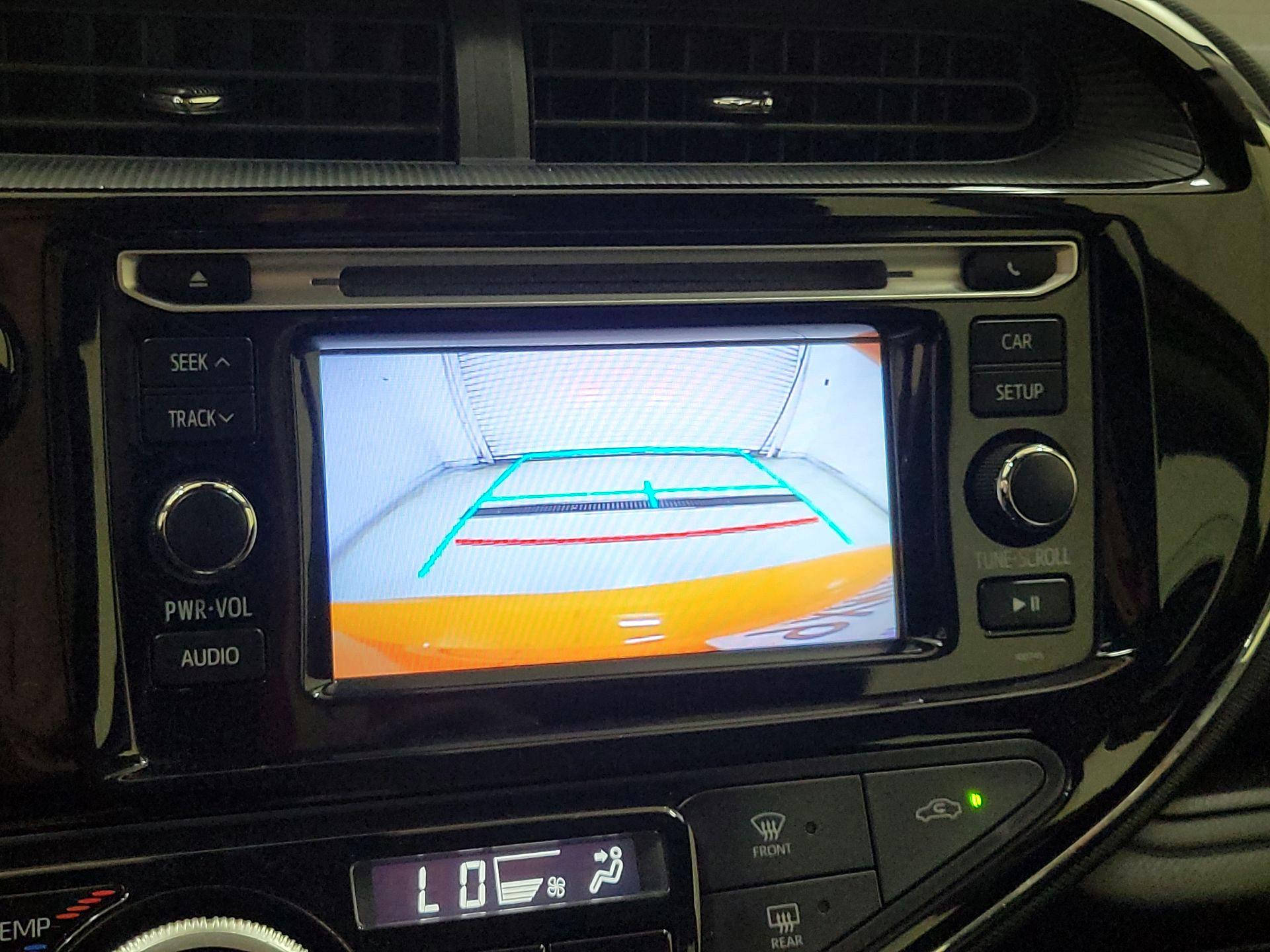 Thumbnail: 2018 Toyota Prius c - 14