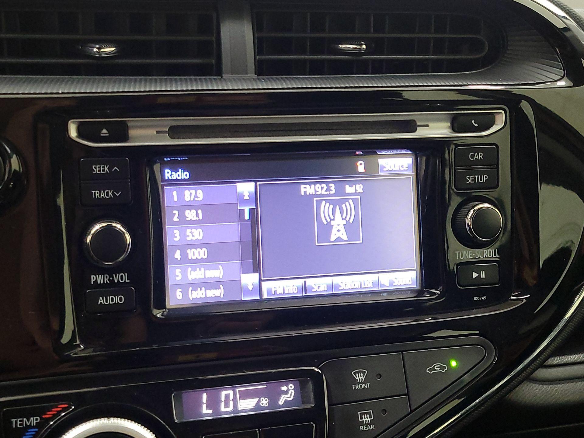Thumbnail: 2018 Toyota Prius c - 15