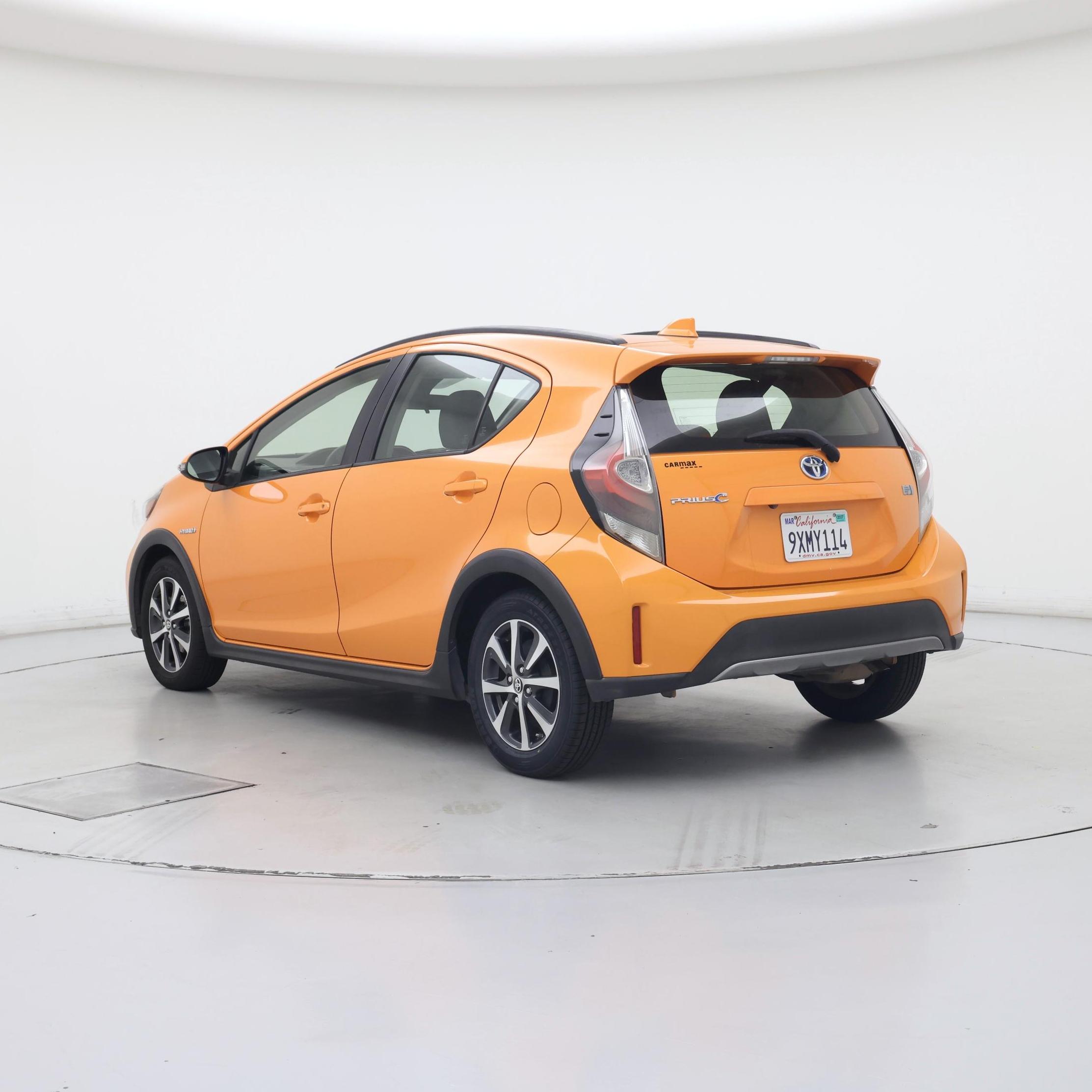 Thumbnail: 2018 Toyota Prius c - 2