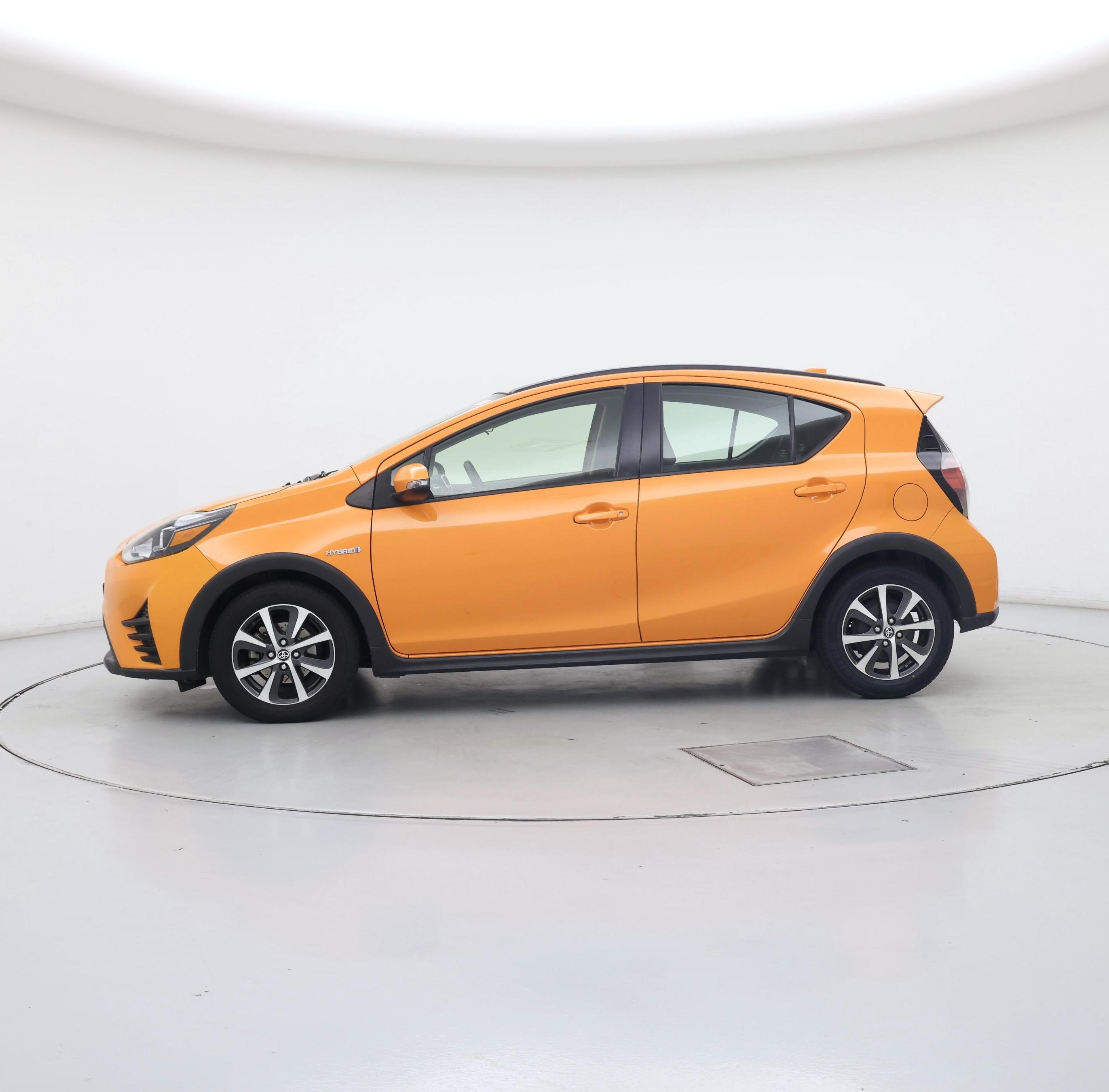 Thumbnail: 2018 Toyota Prius c - 3