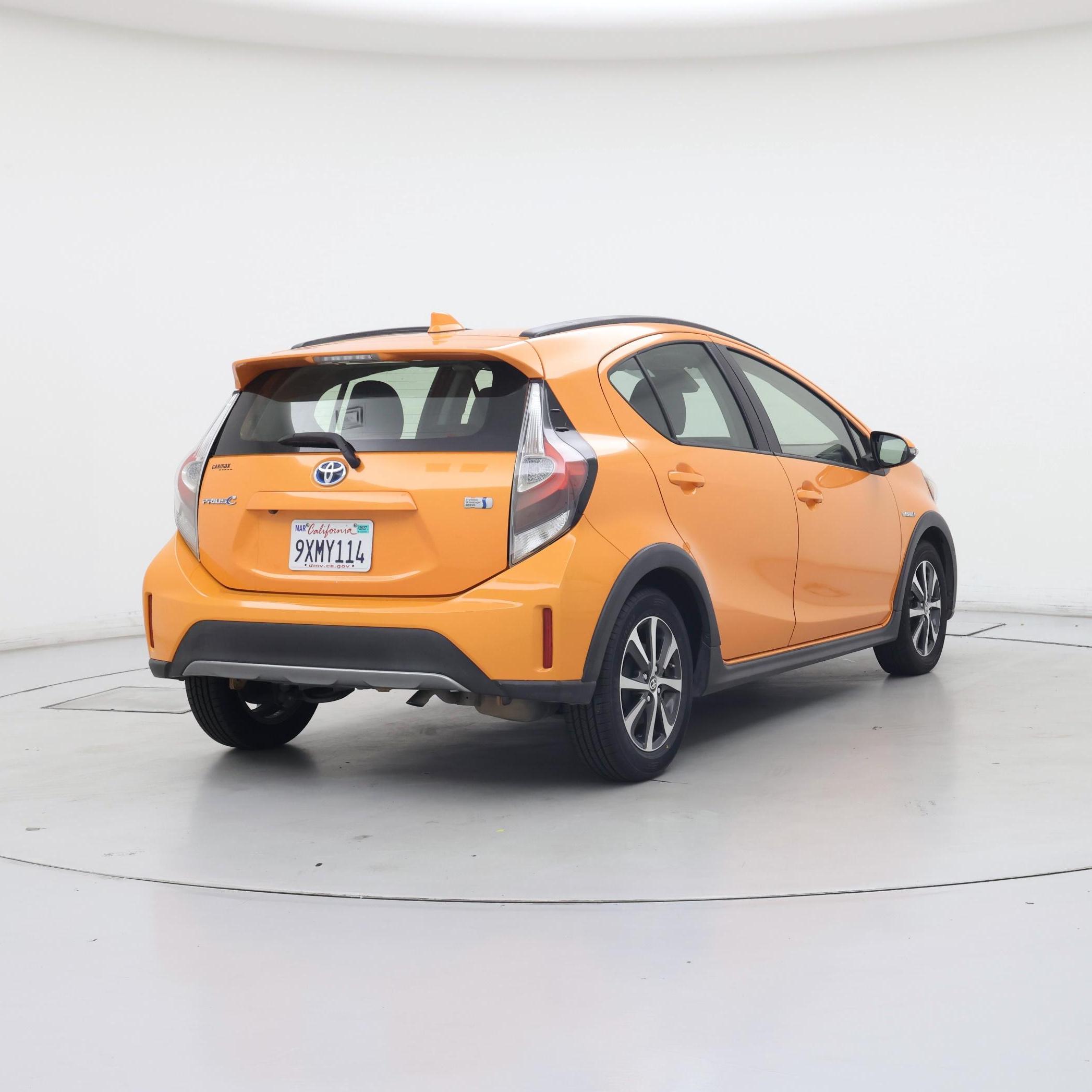 Thumbnail: 2018 Toyota Prius c - 8