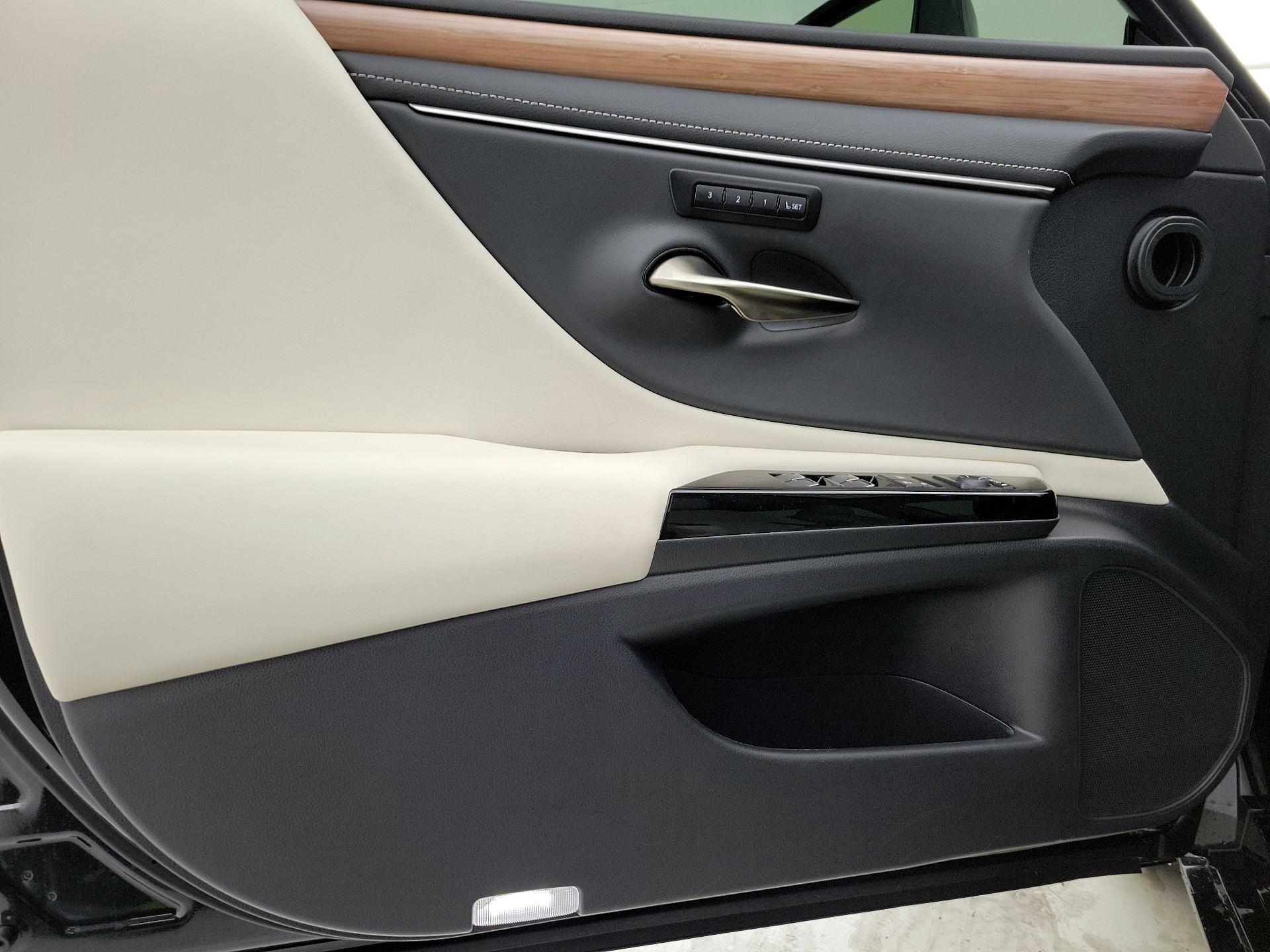 Thumbnail: 2025 Lexus ES - 12