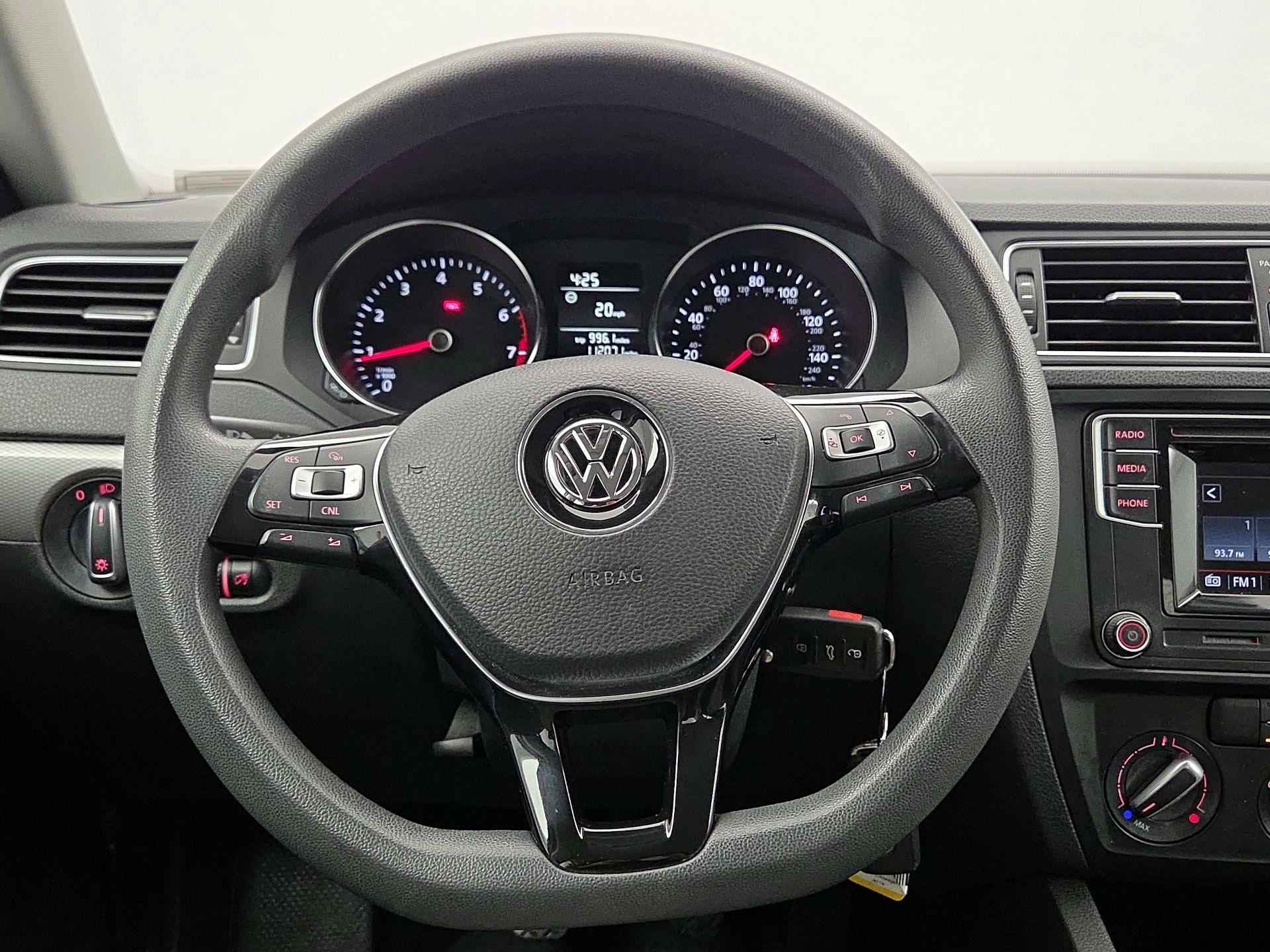 Thumbnail: 2017 Volkswagen Jetta - 10