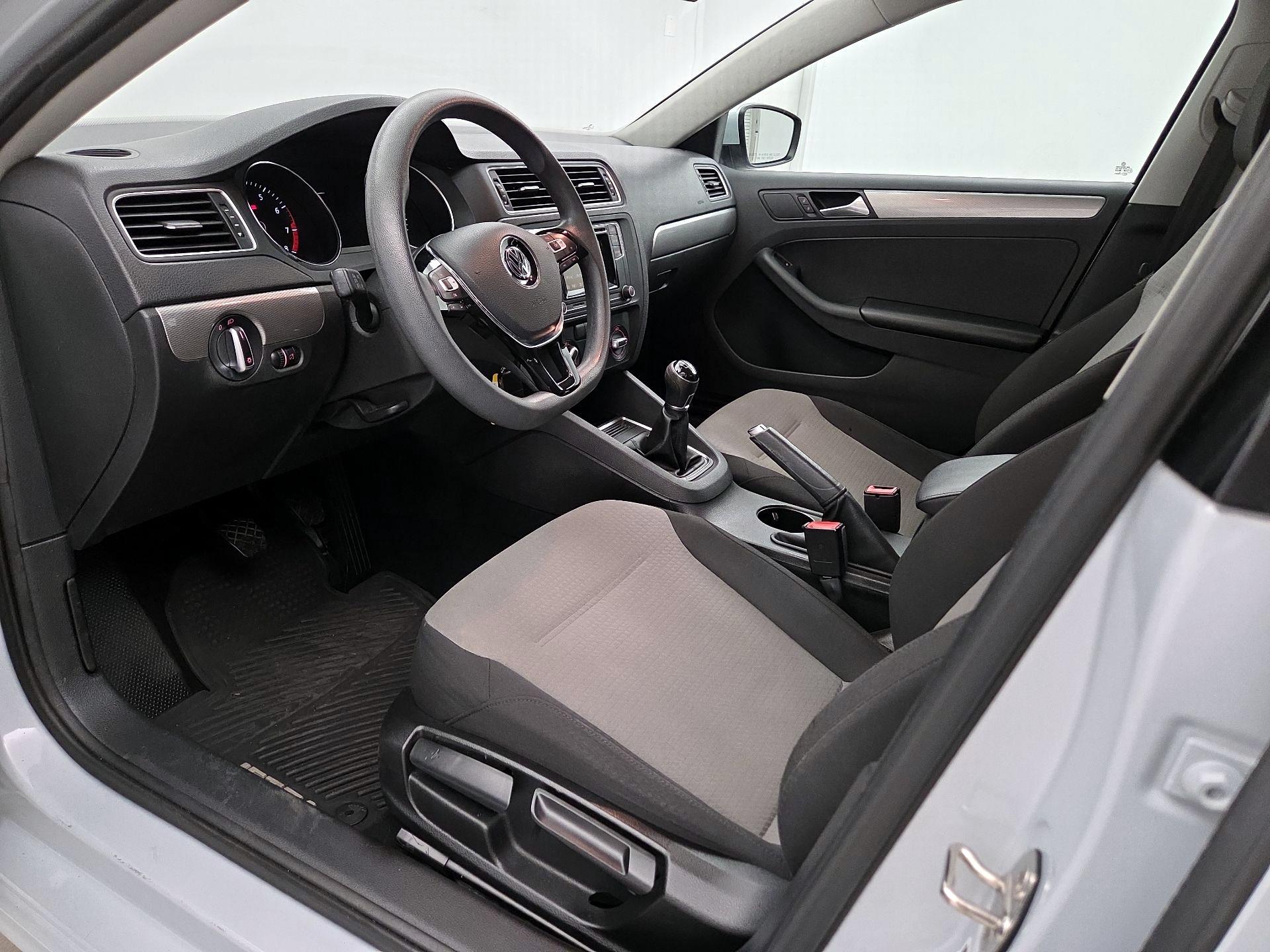 Thumbnail: 2017 Volkswagen Jetta - 11