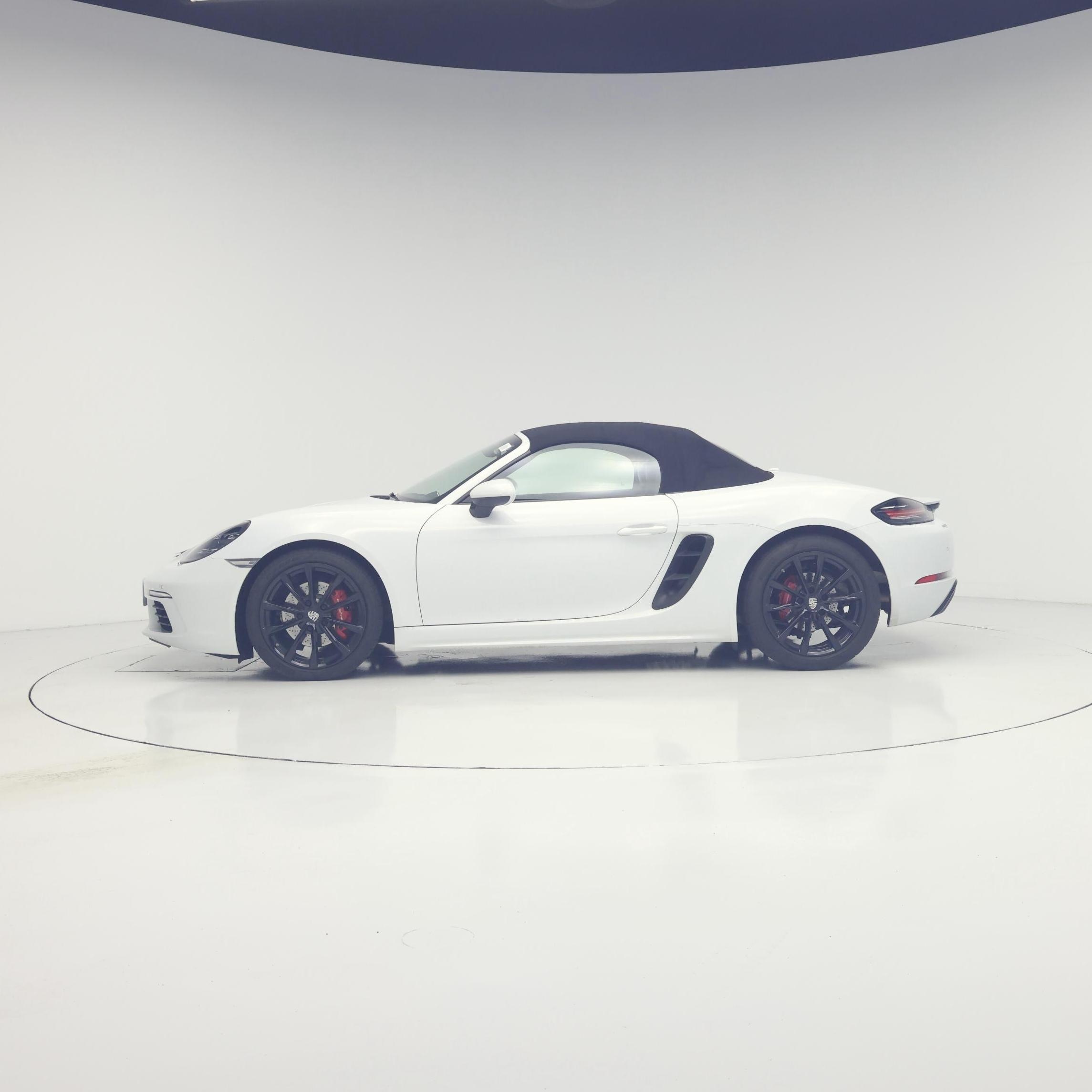 Thumbnail: 2017 Porsche 718 Boxster - 3