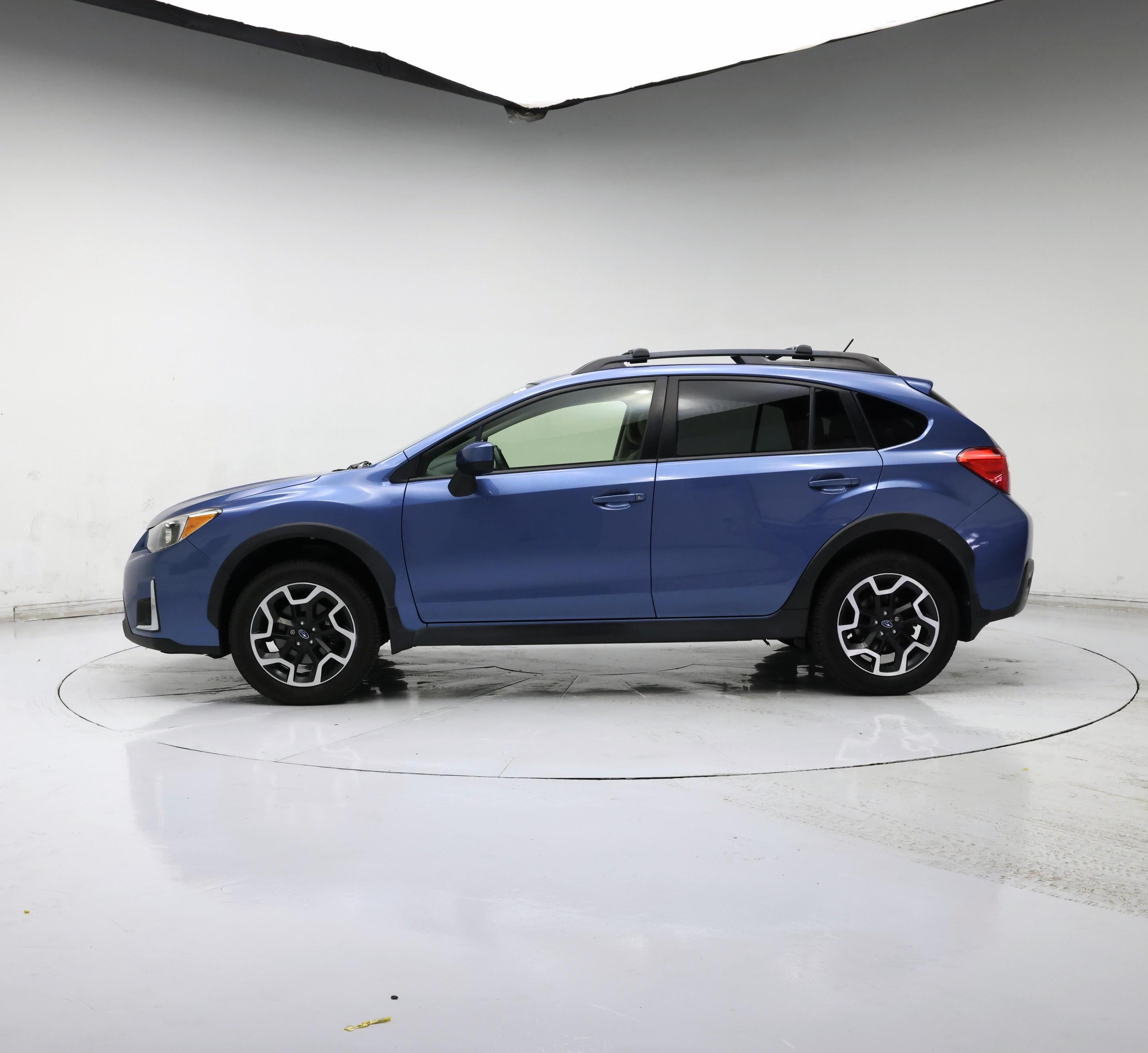 Thumbnail: 2017 Subaru Crosstrek - 3